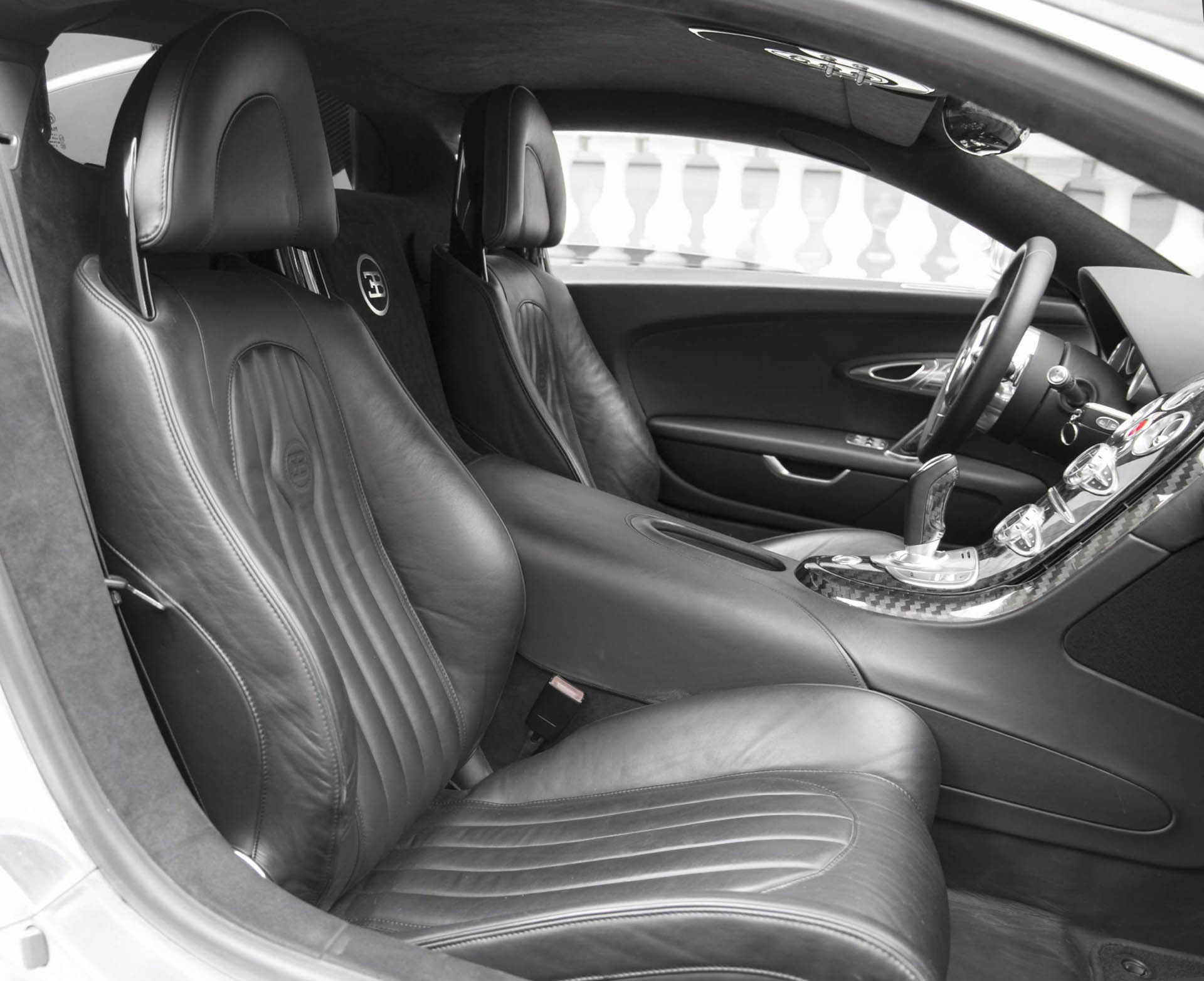 chrome-carbon-2008-bugatti-veyron-27 Chrome And Carbon Bugatti Veyron Would Sure Look Sweet In Your Driveway