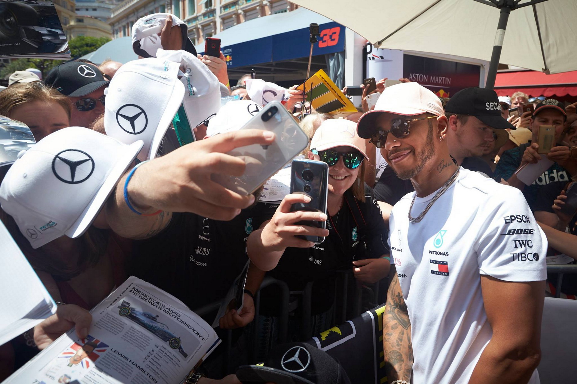 f1-stuck-in-stone-age-says-hamilton-1 Lewis Hamilton Says F1 Is ‘Stuck In Stone Age’, Should Embrace Social Media