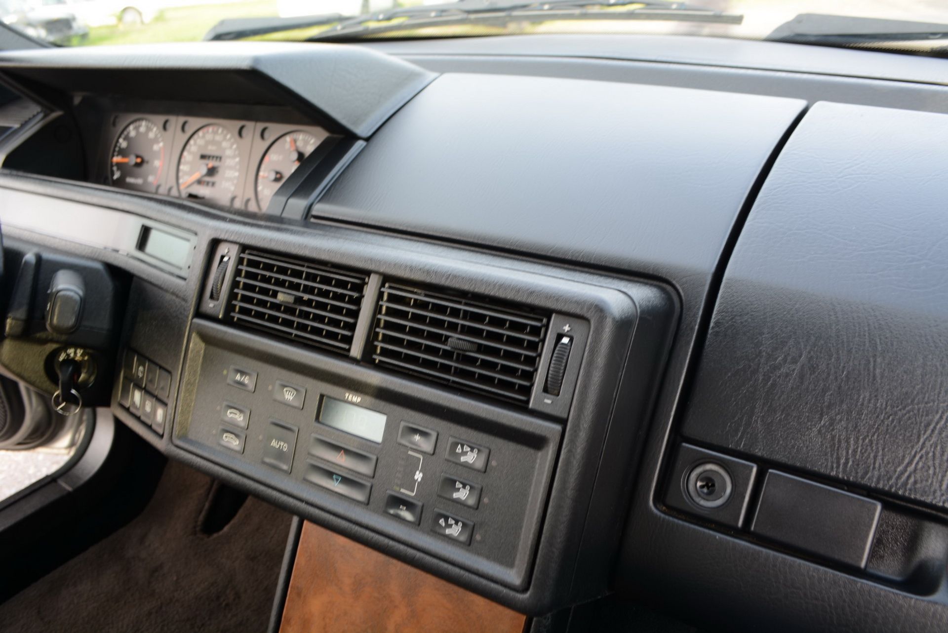 1992-citroen-xm-v6-auction-bat-25 Want The Swankiest 1990s French Car? There’s A Citroen XM For Sale In Pennsylvania