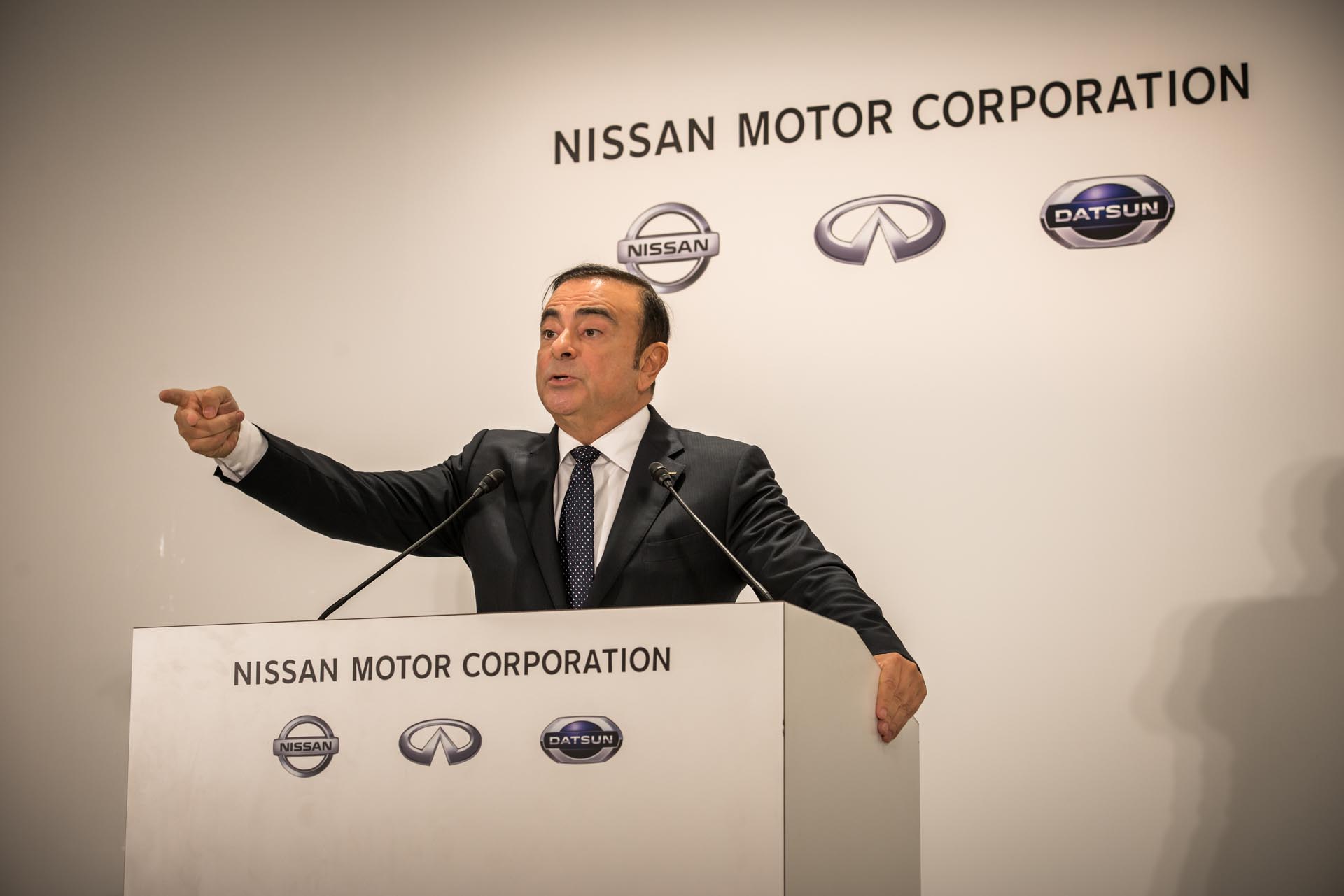 Nissan strengthens Alliance with acquisition of 34% stake in Mit Carlos Ghosn Says There’s No Chance Of A Renault-Nissan Merger