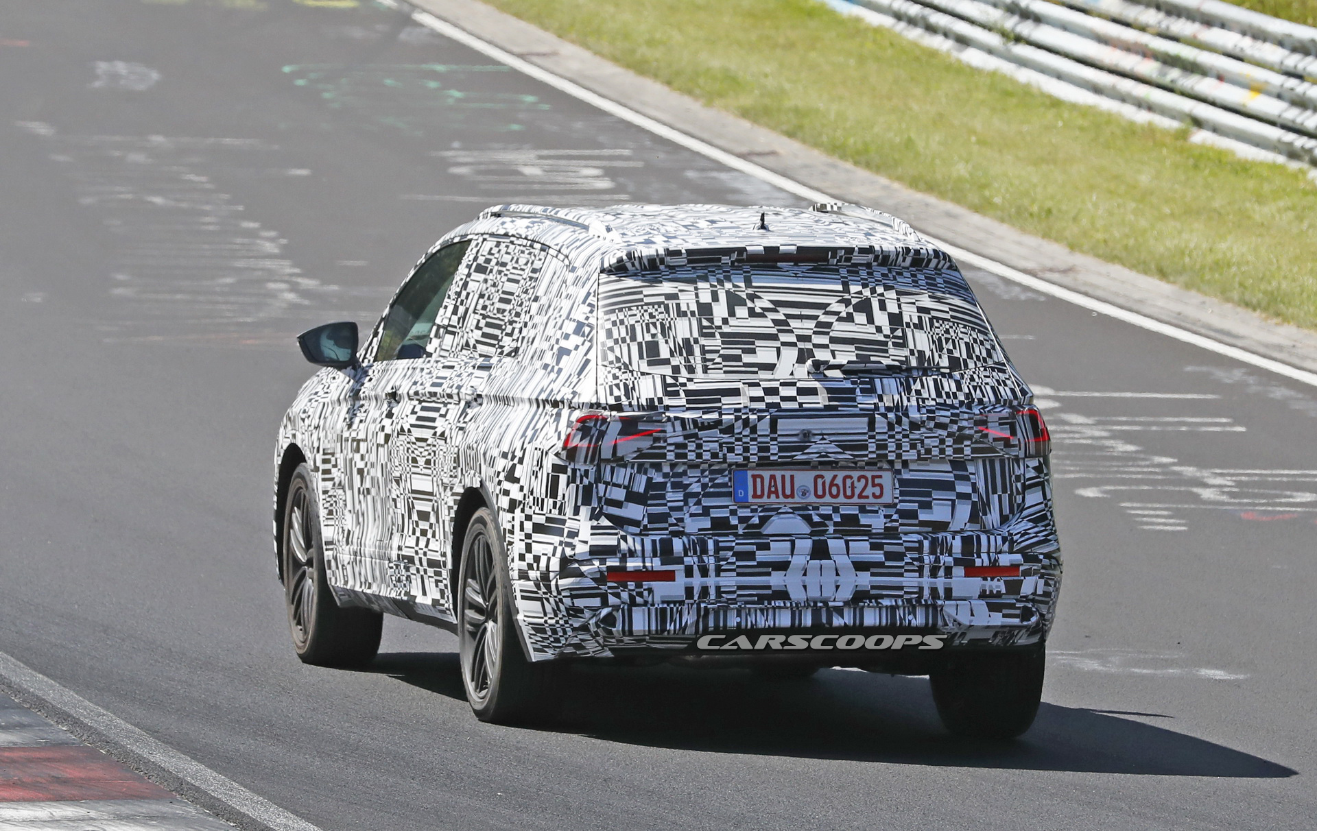 seat-tarraco-prototype-spied-ring-19 Seat Tarraco Begins Track Testing Wearing Production Headlights And Taillights
