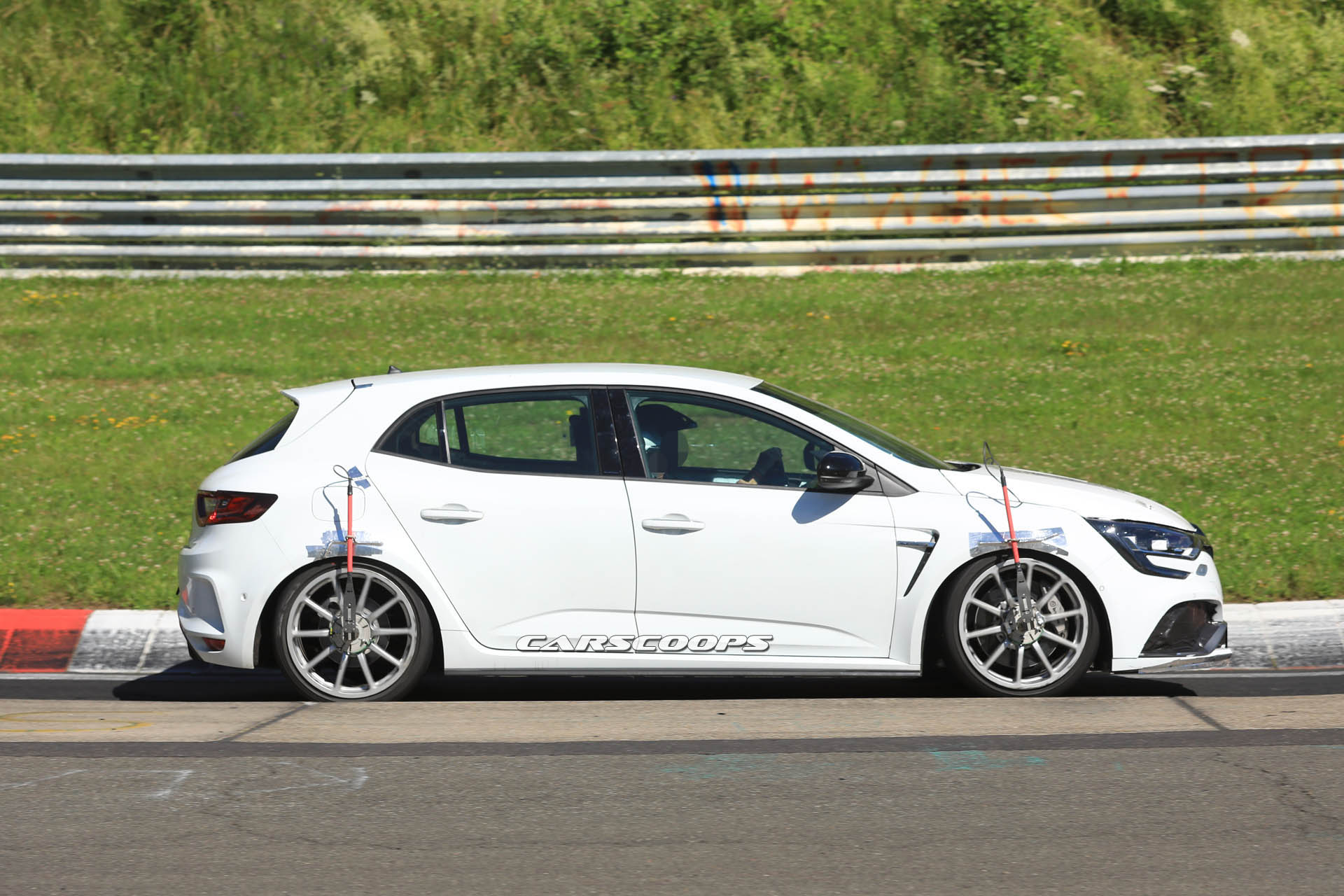 renault-megane-rs-trophy-spy-22 Renault’s Gunning For Ring Record With New Megane RS Trophy