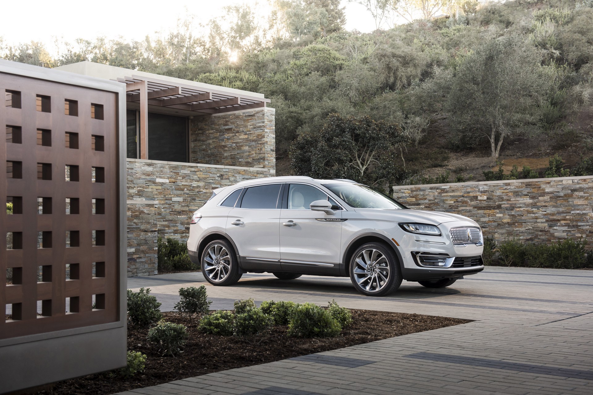 Lincoln-Nautilus-17 2019 Lincoln Nautilus Configurator Launched, Pricing Starts At $40,340