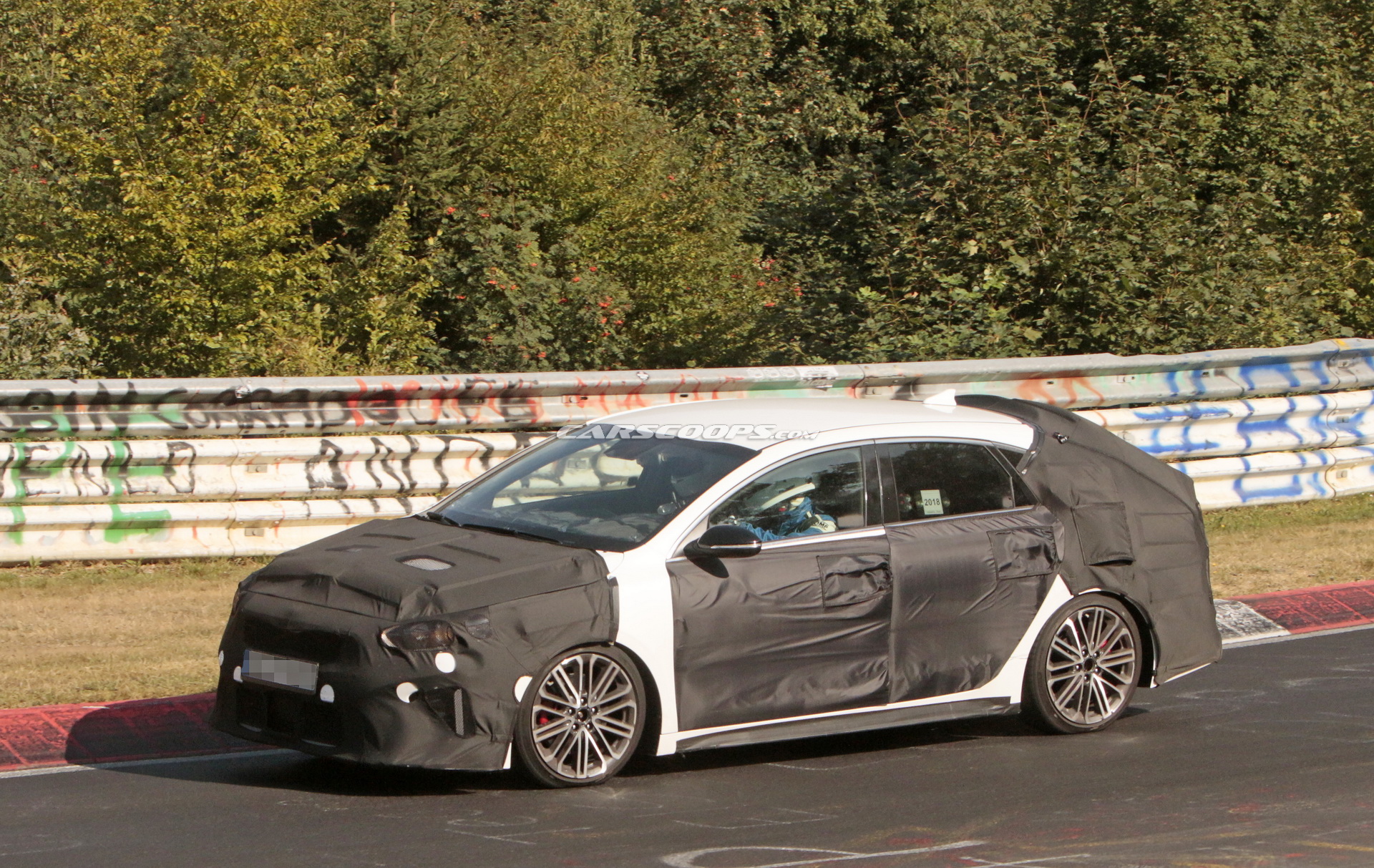 Kia Proceed GT 12 Kia Gives A Glimpse Of New ProCeed’s Sexy Posterior