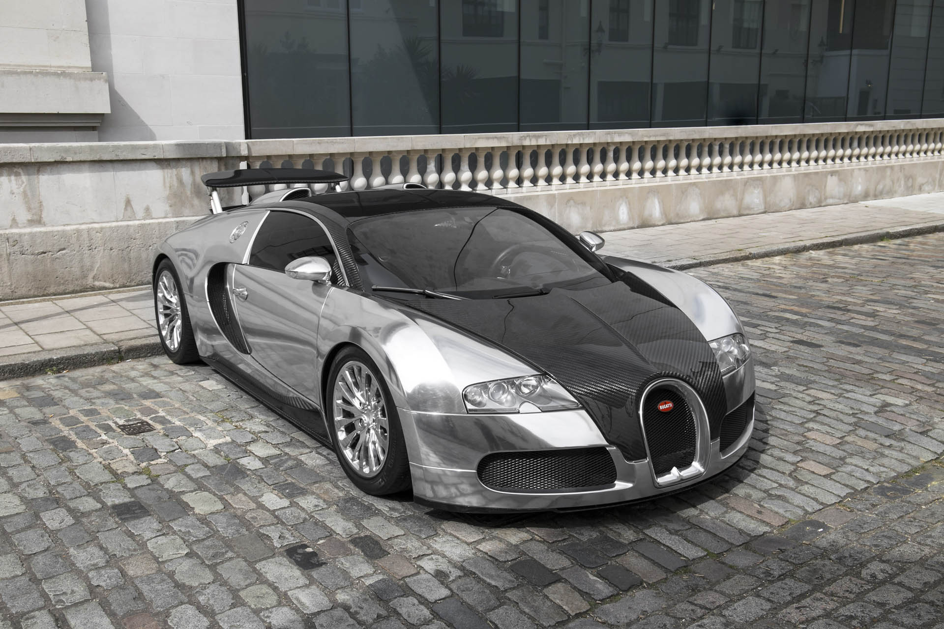 chrome-carbon-2008-bugatti-veyron-11 Chrome And Carbon Bugatti Veyron Would Sure Look Sweet In Your Driveway
