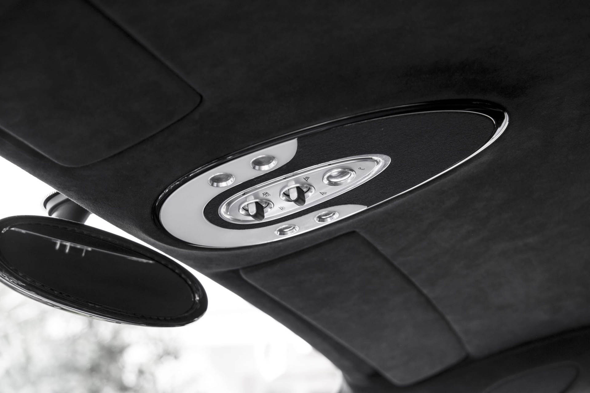 chrome-carbon-2008-bugatti-veyron-25 Chrome And Carbon Bugatti Veyron Would Sure Look Sweet In Your Driveway