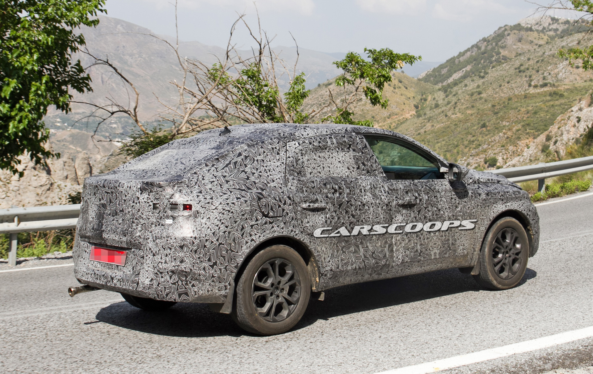 Renault-Captur-Coupe-11 Renault Captur Coupe Spied: Your Budget BMW X6 For The Masses Is On The Way