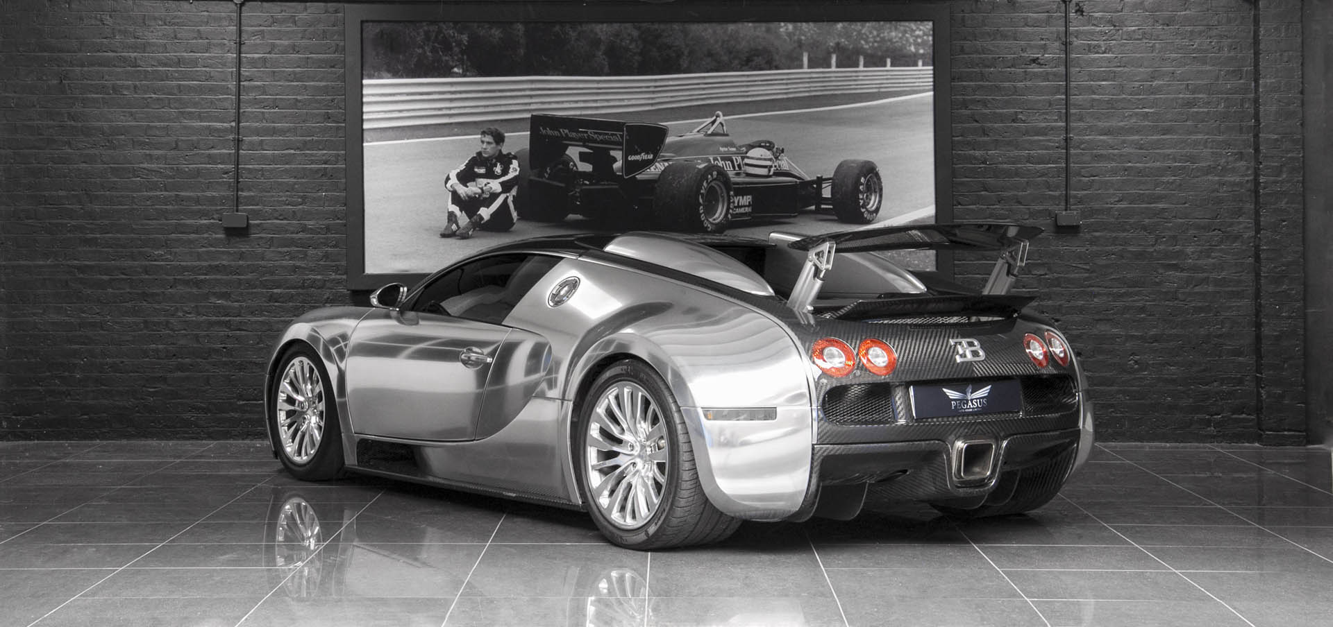 chrome-carbon-2008-bugatti-veyron-29 Chrome And Carbon Bugatti Veyron Would Sure Look Sweet In Your Driveway
