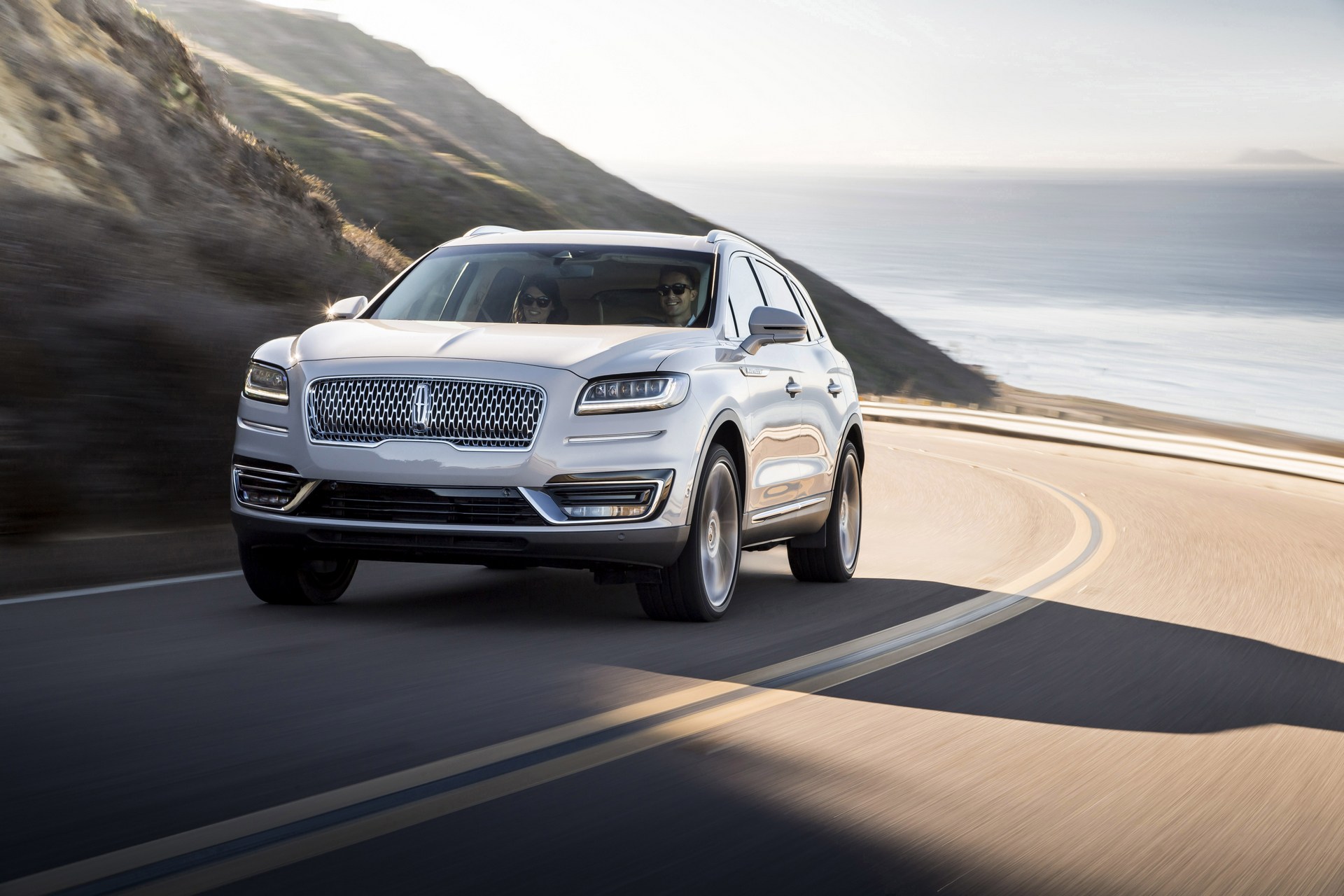 Lincoln-Nautilus-8 2019 Lincoln Nautilus Configurator Launched, Pricing Starts At $40,340