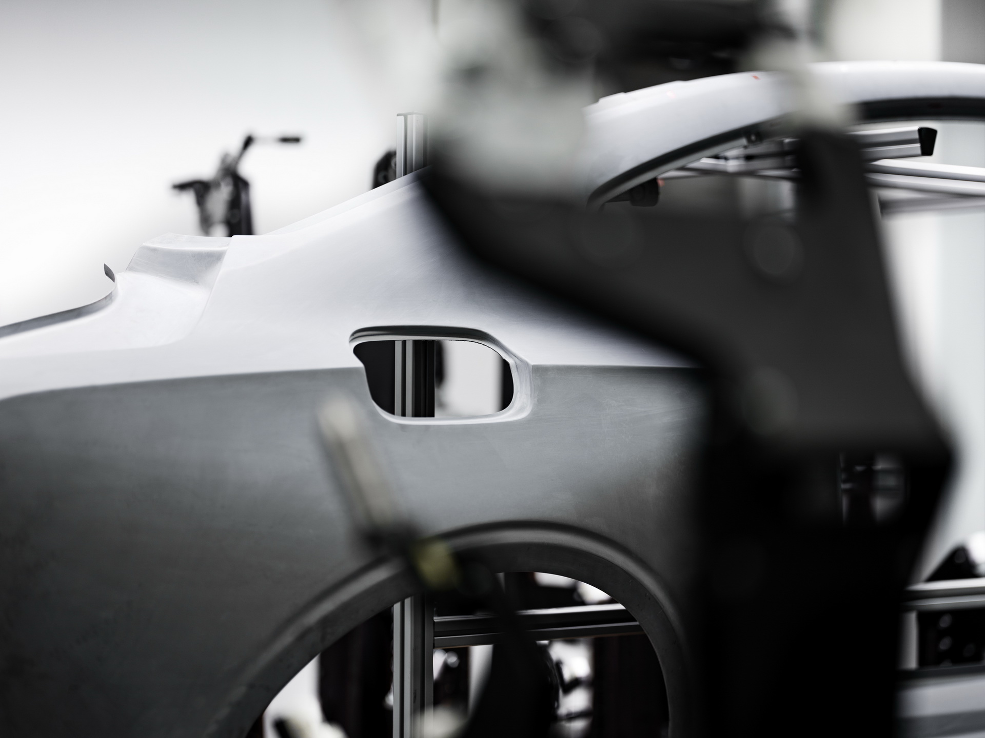 Polestar_1_carbon_fibre_002 Polestar One Saved 507lbs Off Its Weight Thanks To Carbon Fiber