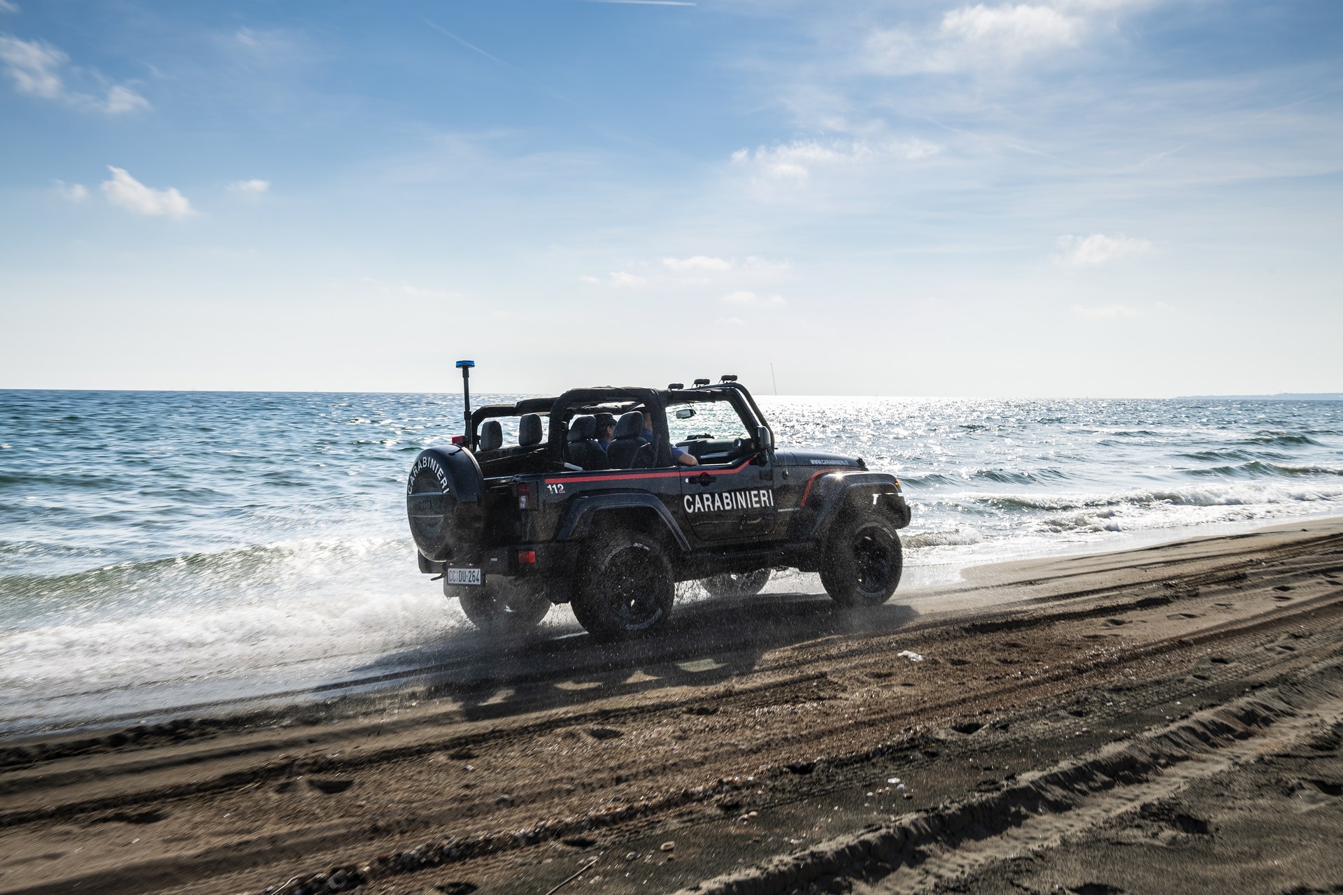 Jeep-Wrangler-Carabinieri-12 Italy’s Carabinieri Has A Cool New Jeep Wrangler JK For Patrolling Beaches This Summer