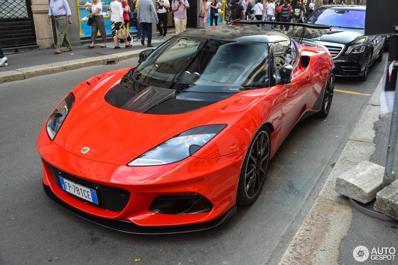 lotus-evora-gt430-spotted-milan-8 Two-Tone Lotus Evora GT430 Turns Is An Unlikely Head-Turner