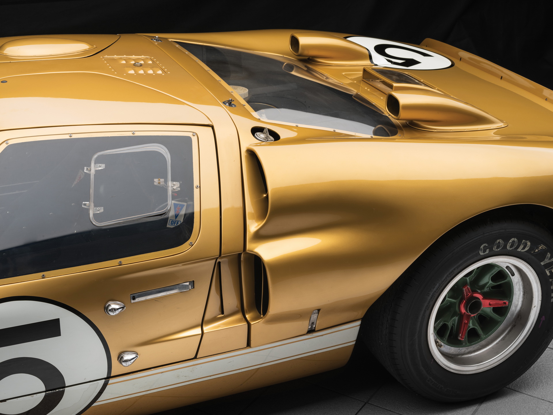 1966-Ford-GT40_10 Original Le Mans-Conquering 1966 Ford GT40 Goes Under The Hammer