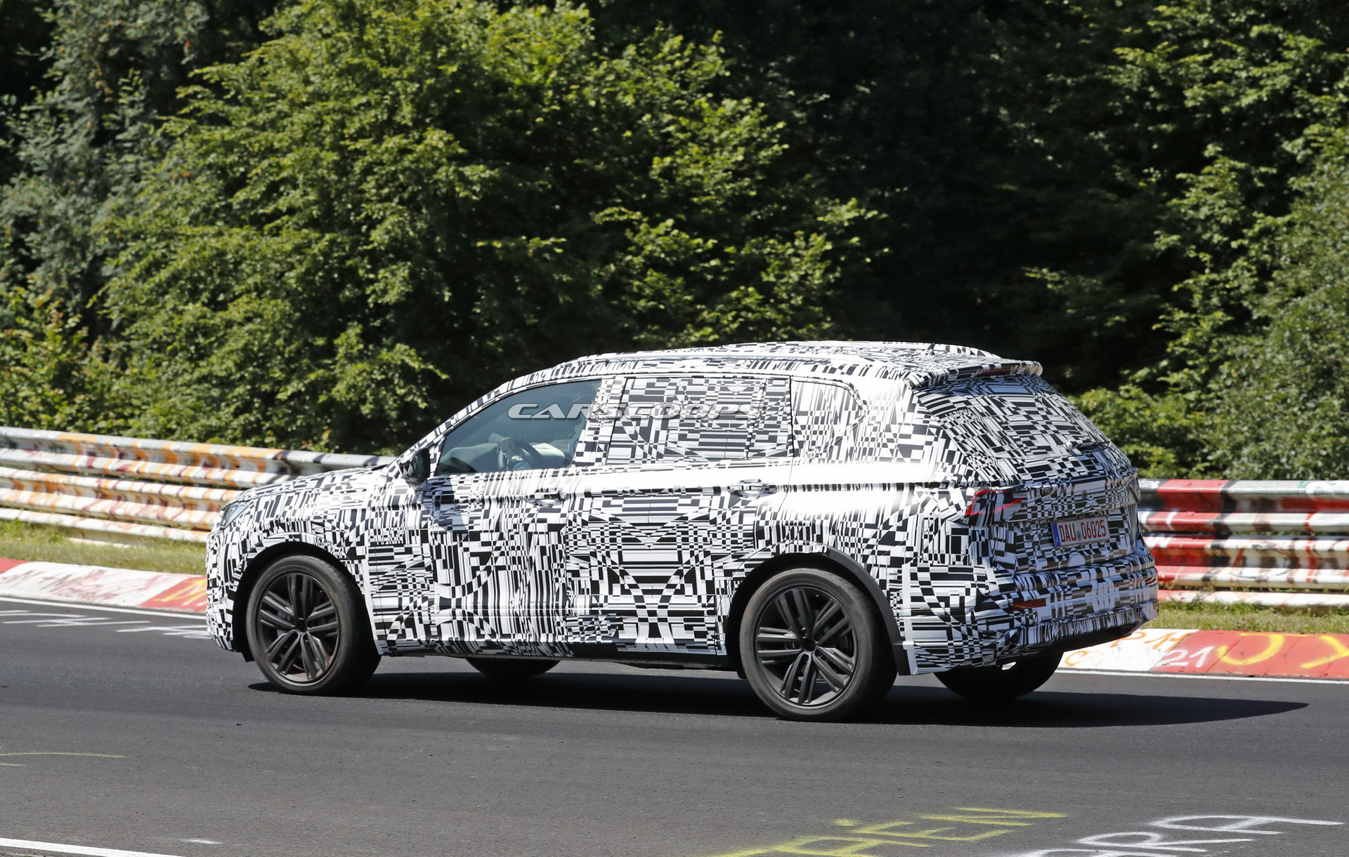 seat-tarraco-prototype-spied-ring-15 Seat Tarraco Begins Track Testing Wearing Production Headlights And Taillights