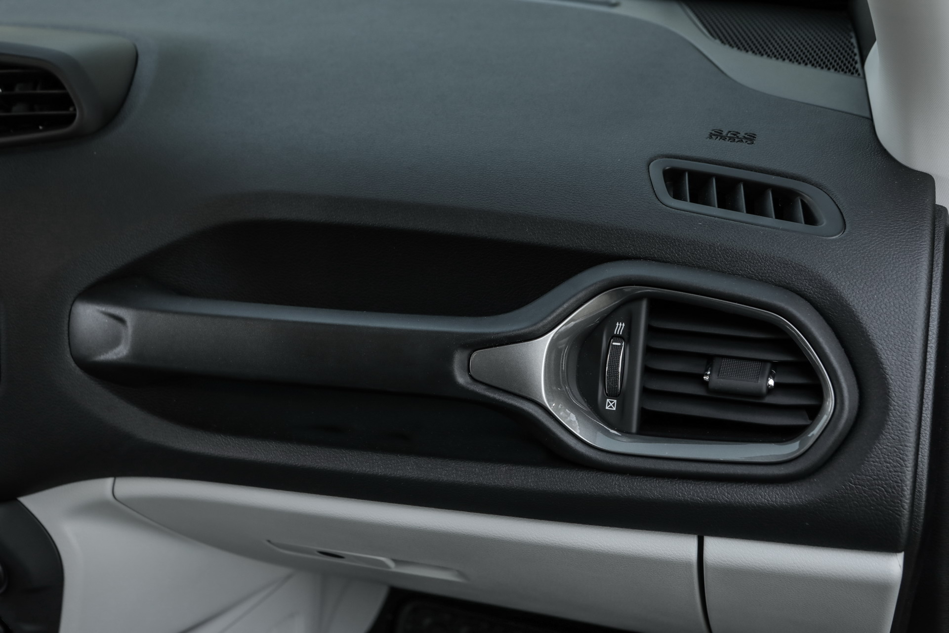 2019 Jeep Renegade Facelift 34 2019 Jeep Renegade Gets Cute Makeover And New Engines: Full Details, Photos & Video