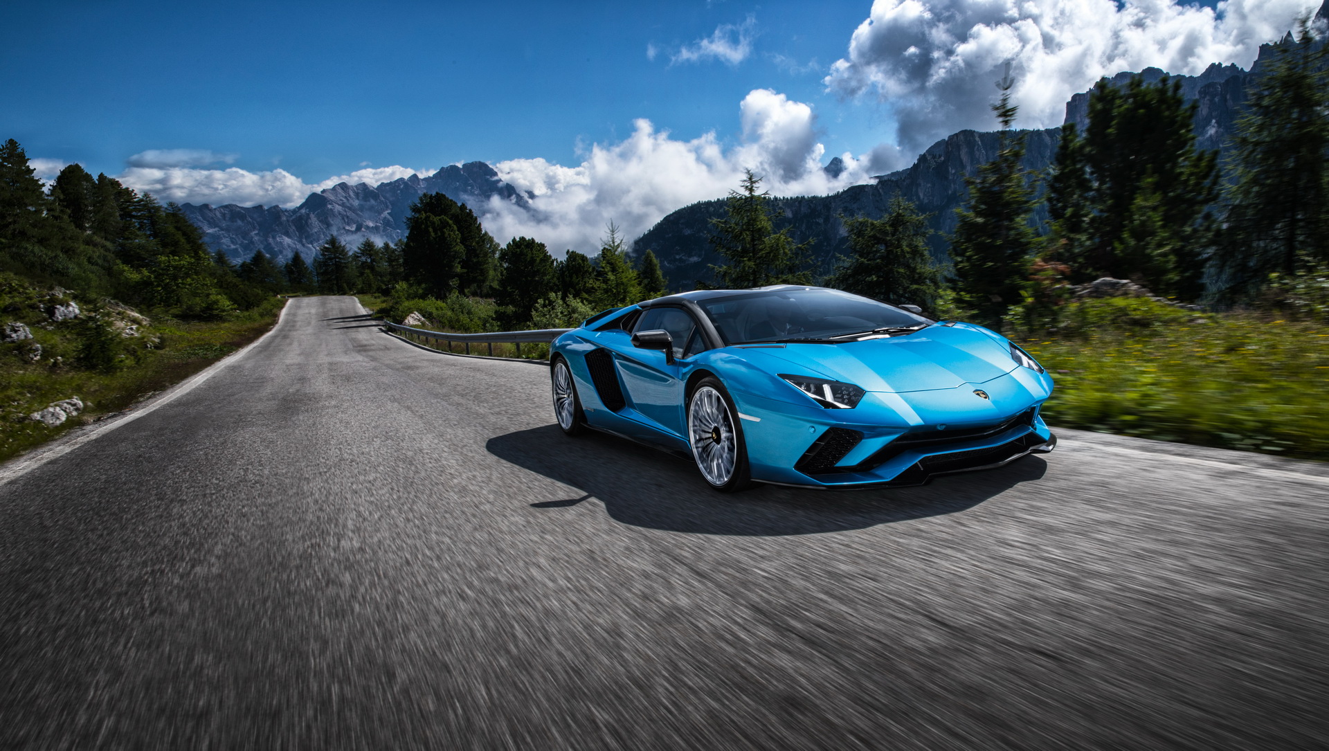 Lamborghini-Report-01 Lamborghini Will Stick With Naturally Aspirated V10s And V12s For Its Supercars
