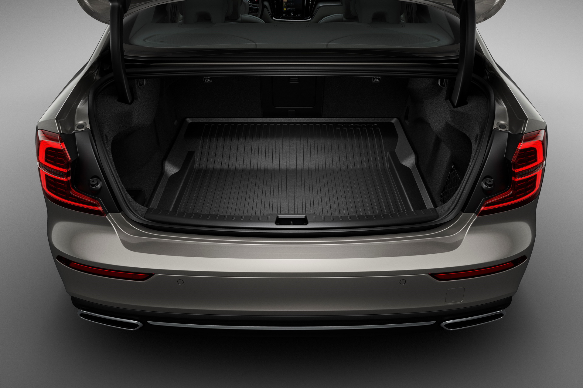 2019-volvo-s60-unveiled-11 New 2019 Volvo S60 Is A Sleek, American Made BMW 3-Series Fighter