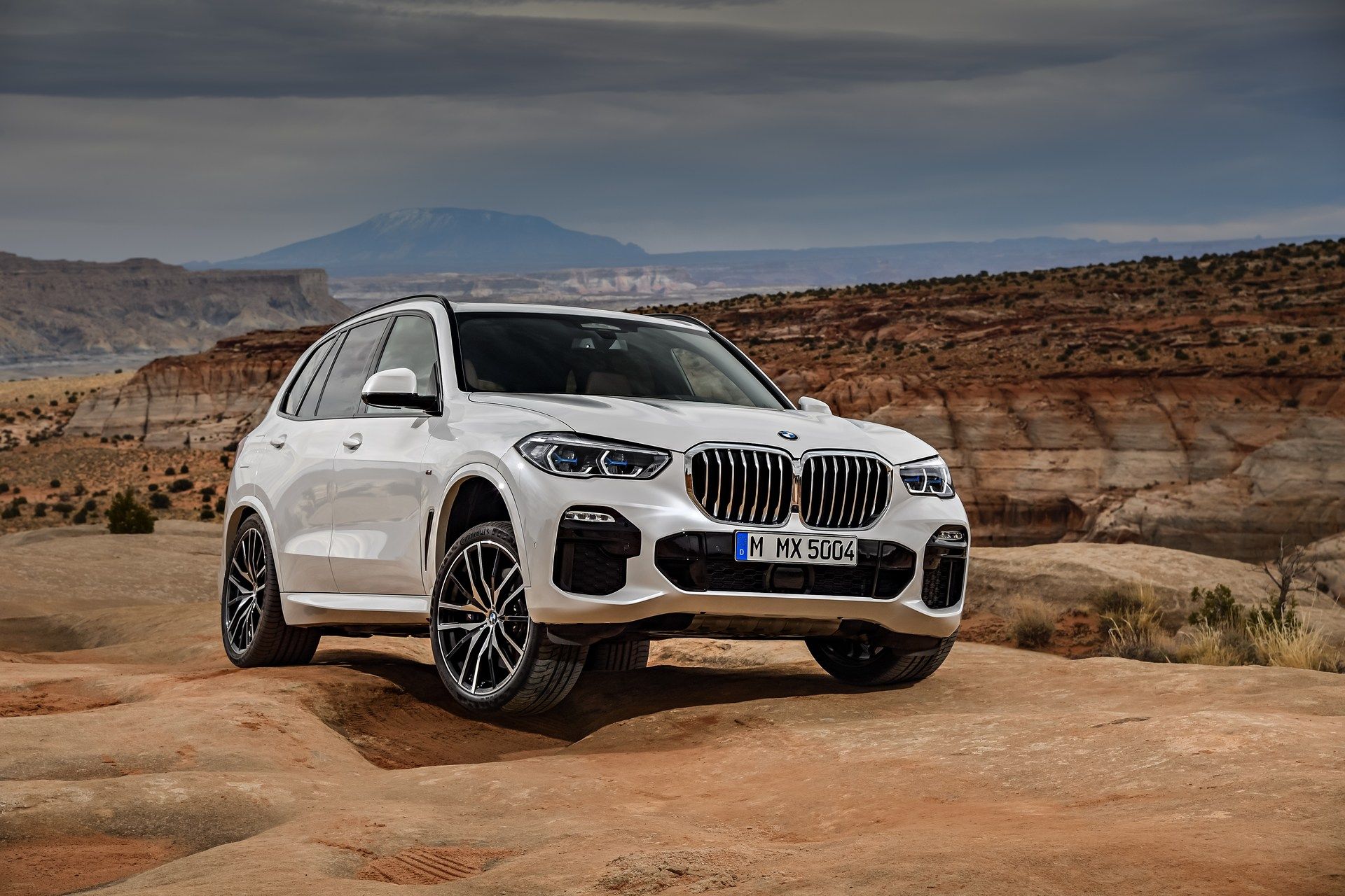 BMW-X5-18 Official: 2019 BMW X5 Becomes Bigger And Bolder To Battle Mercedes’ GLE