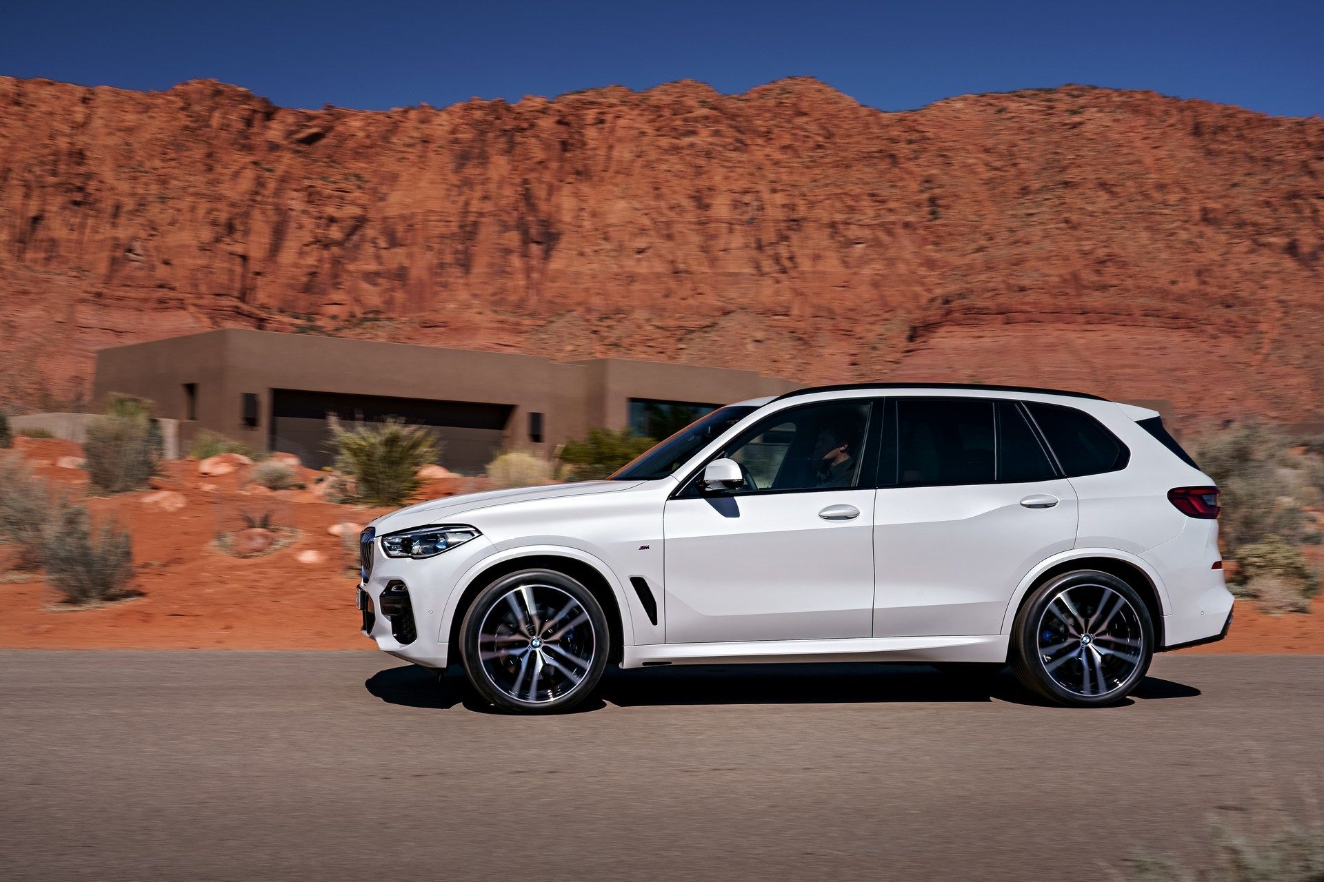 BMW-X5-25 Official: 2019 BMW X5 Becomes Bigger And Bolder To Battle Mercedes’ GLE