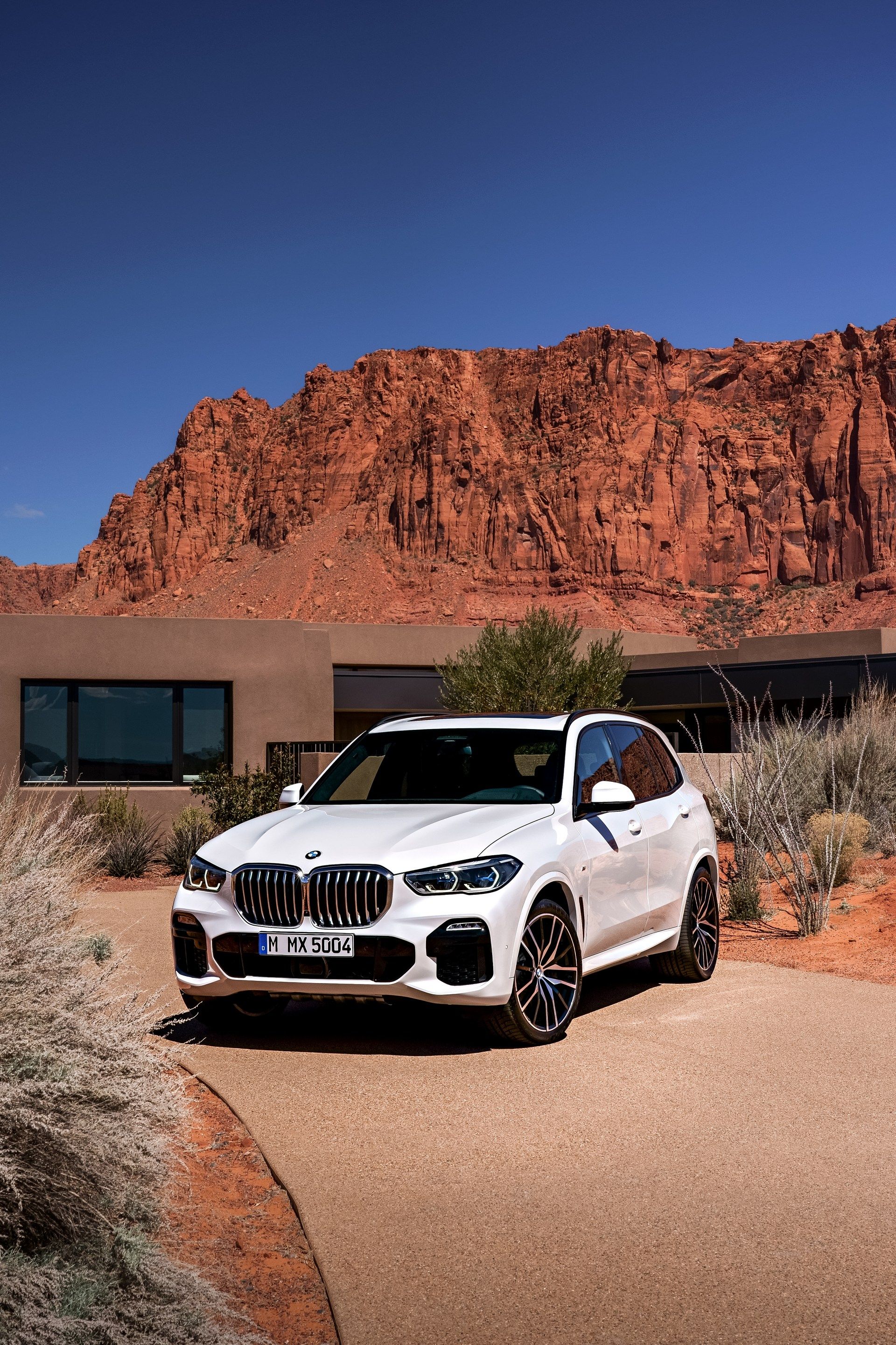 BMW-X5-28 Official: 2019 BMW X5 Becomes Bigger And Bolder To Battle Mercedes’ GLE