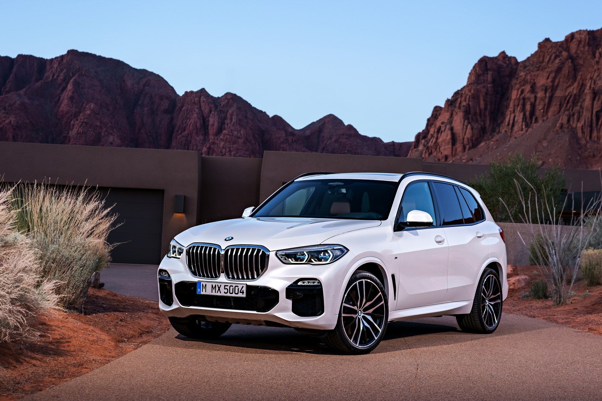 BMW-X5-30 Official: 2019 BMW X5 Becomes Bigger And Bolder To Battle Mercedes’ GLE