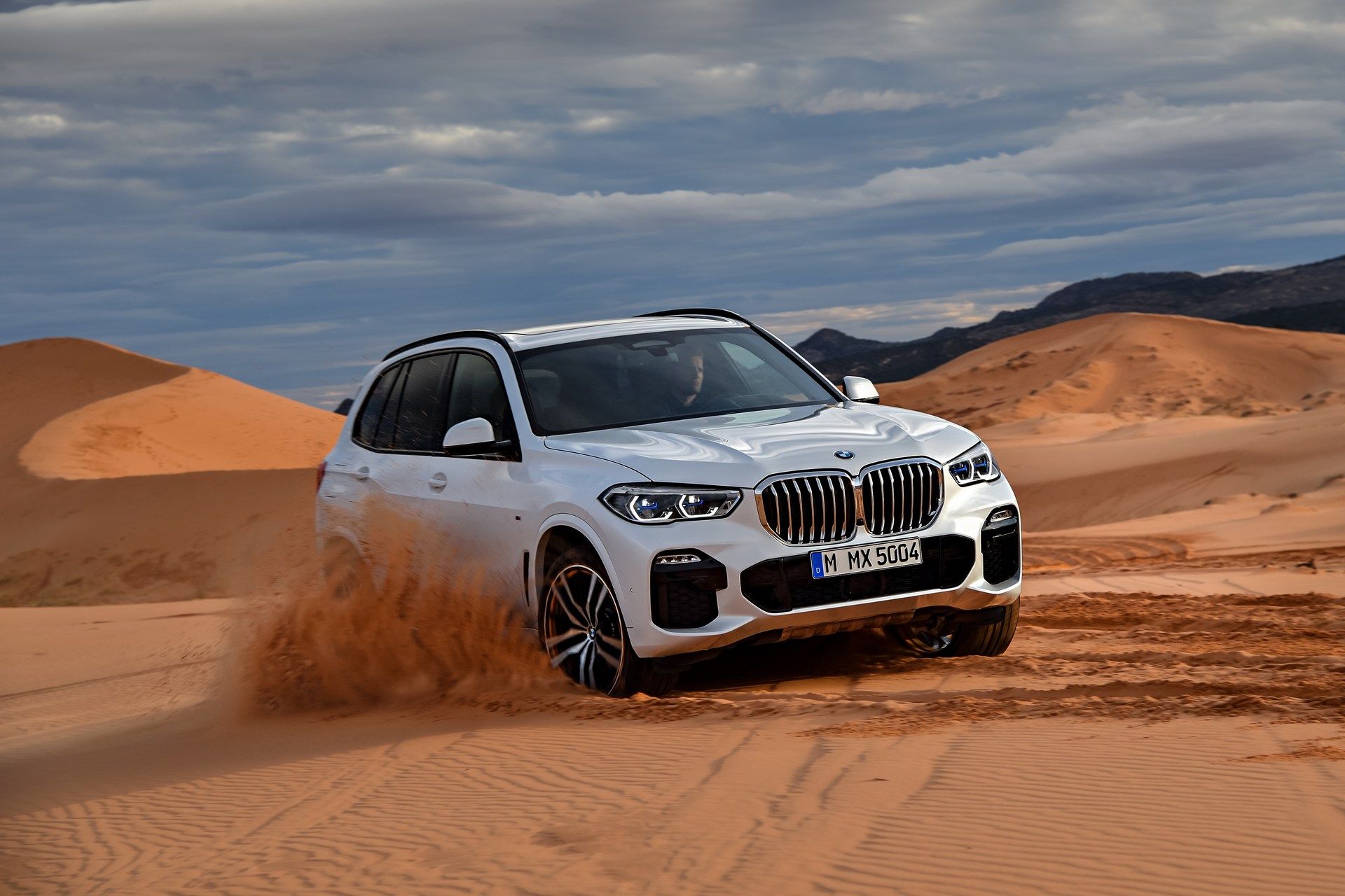 BMW-X5-4 Official: 2019 BMW X5 Becomes Bigger And Bolder To Battle Mercedes’ GLE