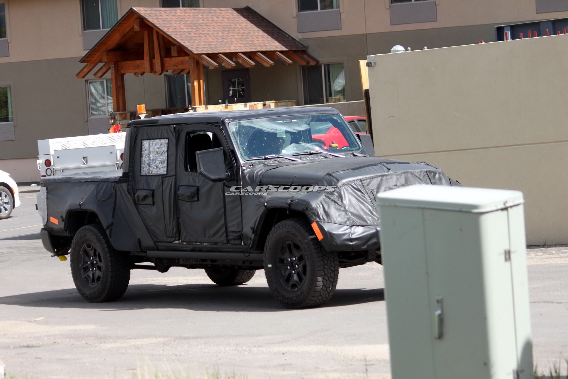 Jeep-Wrangler-Pickup-Scrambler 18 2019 Jeep Scrambler: Here’s What To Expect From The JL-Based Pickup Truck