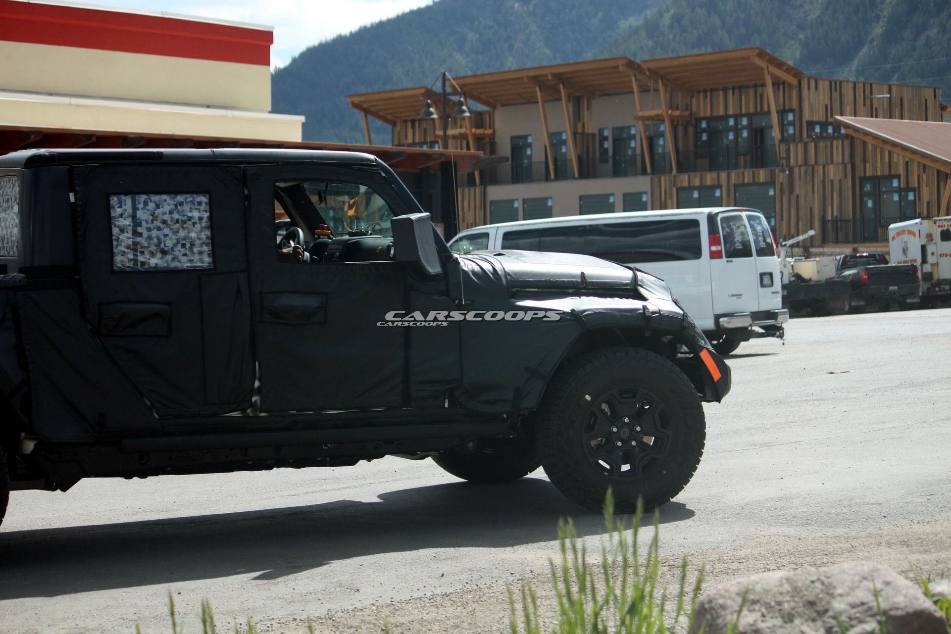 Jeep-Wrangler-Pickup-Scrambler 22 2019 Jeep Scrambler: Here’s What To Expect From The JL-Based Pickup Truck