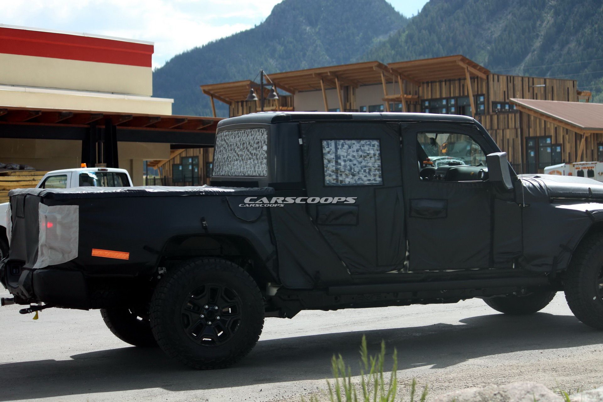 Jeep-Wrangler-Pickup-Scrambler 25 2019 Jeep Scrambler: Here’s What To Expect From The JL-Based Pickup Truck