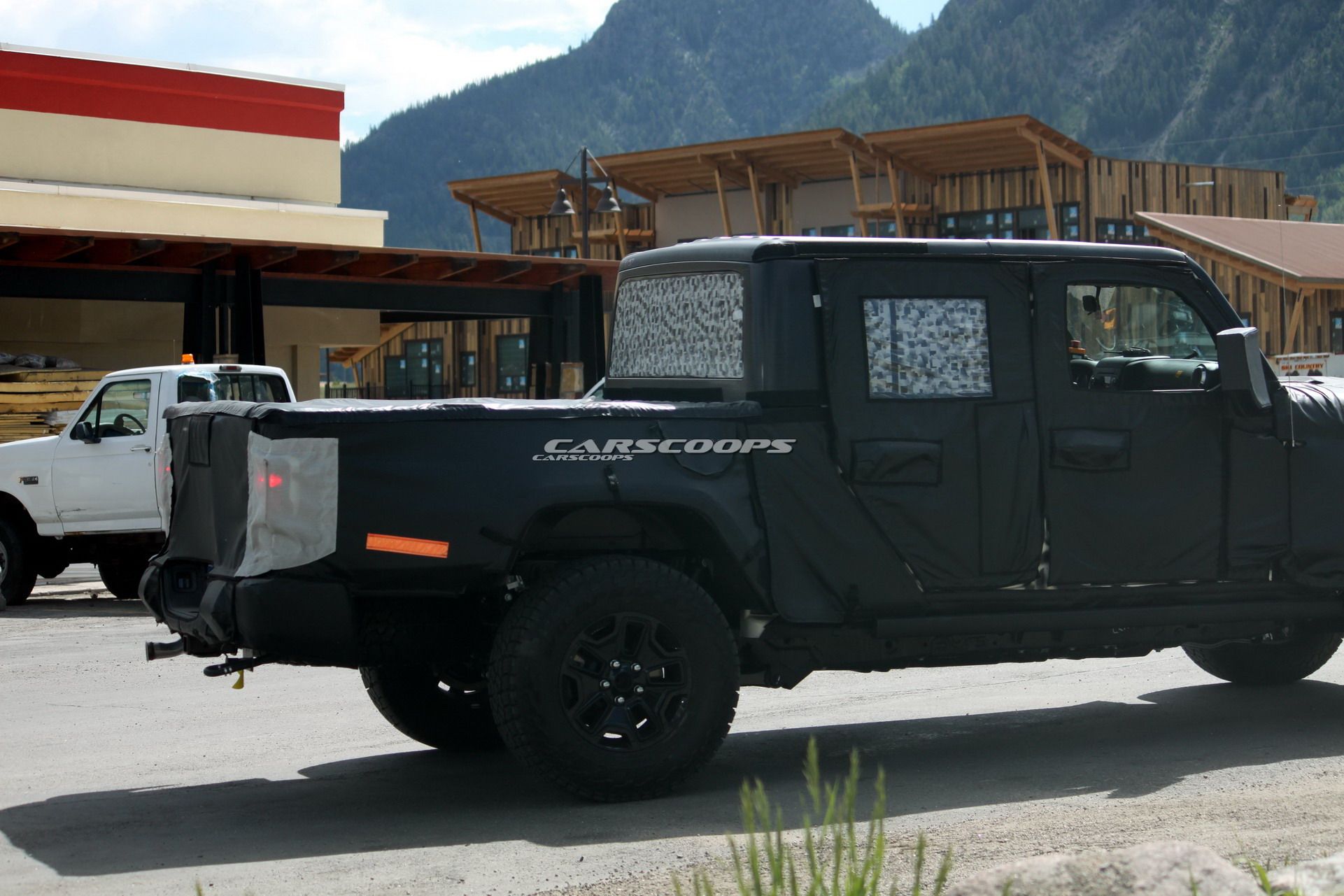 Jeep-Wrangler-Pickup-Scrambler 26 2019 Jeep Scrambler: Here’s What To Expect From The JL-Based Pickup Truck