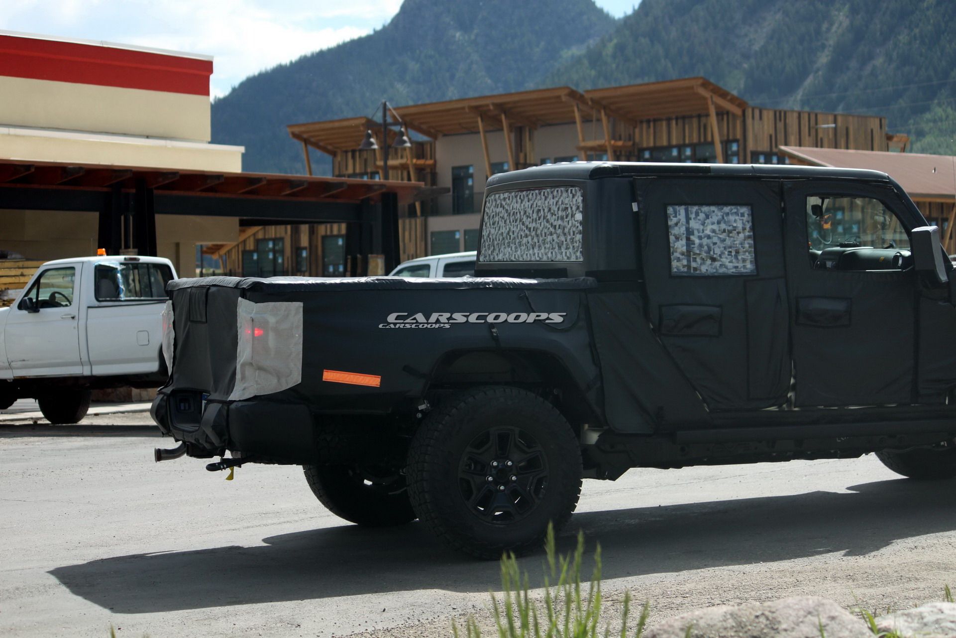 Jeep-Wrangler-Pickup-Scrambler 27 2019 Jeep Scrambler: Here’s What To Expect From The JL-Based Pickup Truck