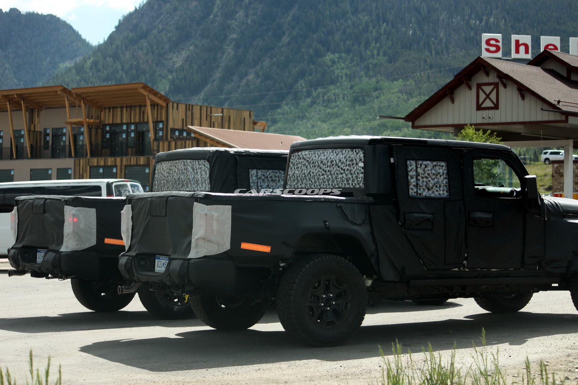 Jeep-Wrangler-Pickup-Scrambler 52 2019 Jeep Scrambler: Here’s What To Expect From The JL-Based Pickup Truck