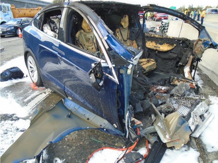 Tesla-Model-X-Autopilot-Crash-1 U.S. Advocacy Group Calls For Tesla To Fix Autopilot Flaws