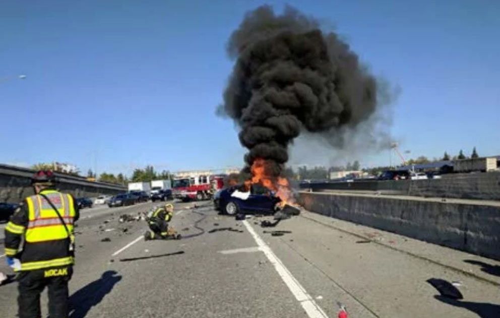 Tesla-Model-X-Autopilot-Crash-3 U.S. Advocacy Group Calls For Tesla To Fix Autopilot Flaws