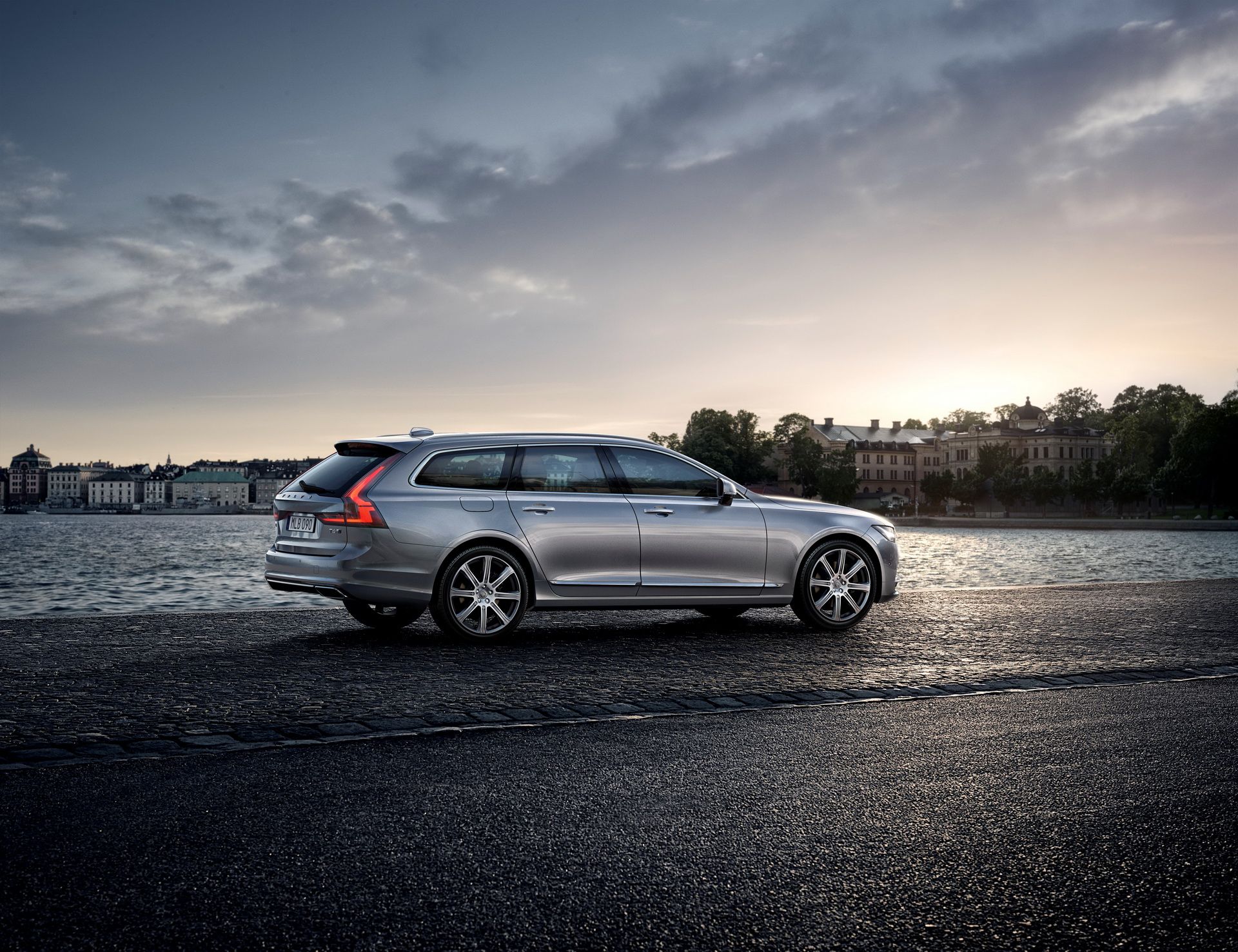 Volvo-V90-07 Volvo Wants Autonomous Cars To Make Up One Third Of Its Sales By 2025