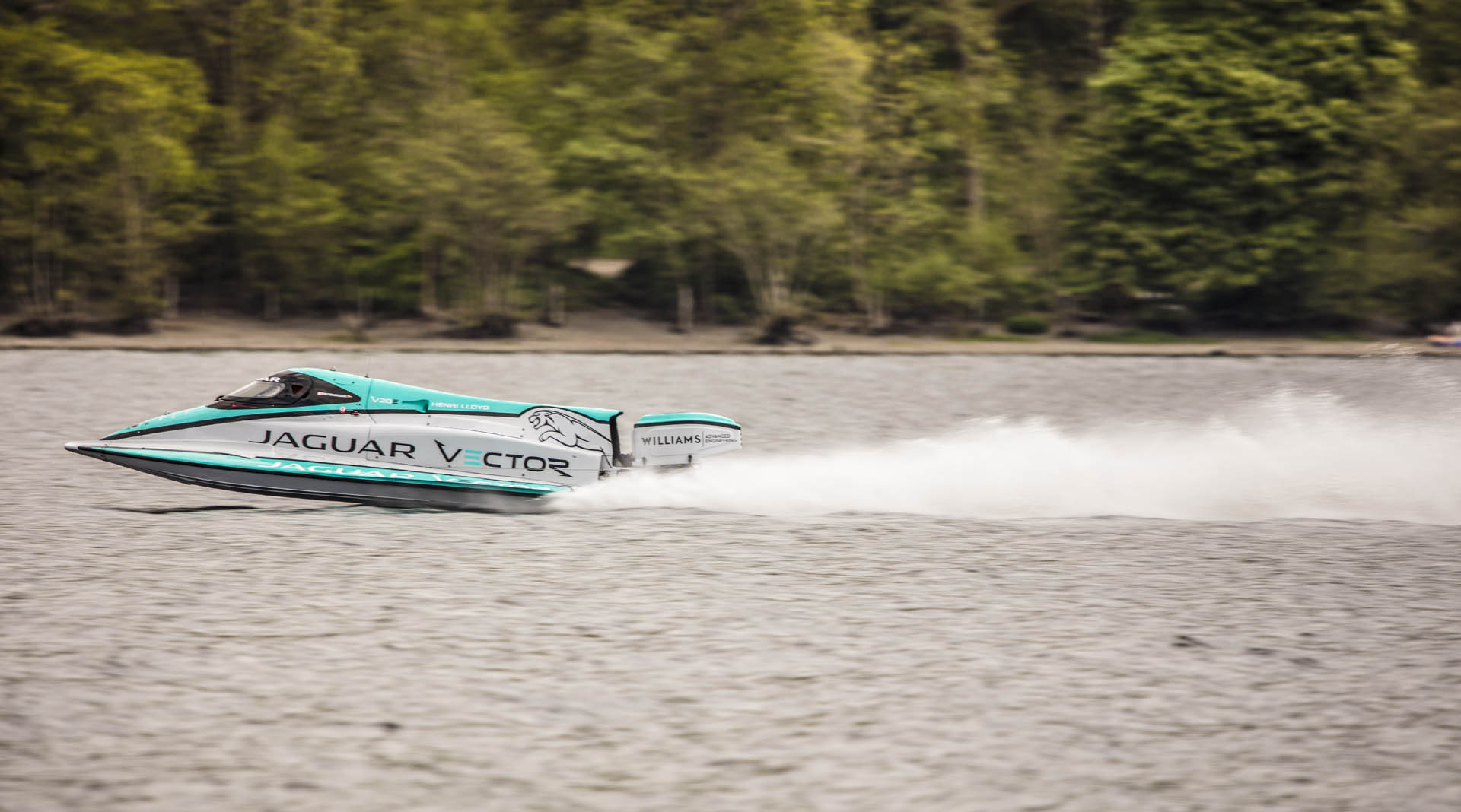 Jaguar Vector Racing 3 copy Jaguar Vector Racing Made The World’s Fastest Electric Motorboat