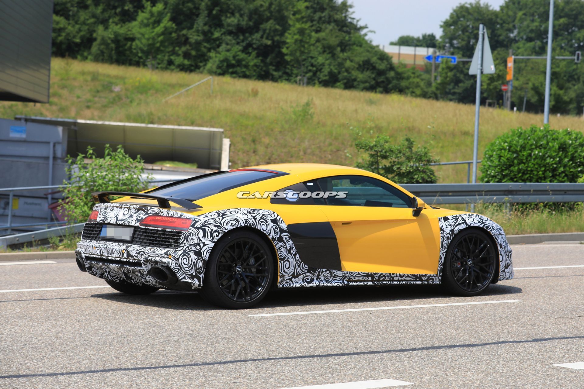 2019-Audi-R8-Facelift-31 Facelifted Audi R8 Will Leave You Hot And Flustered