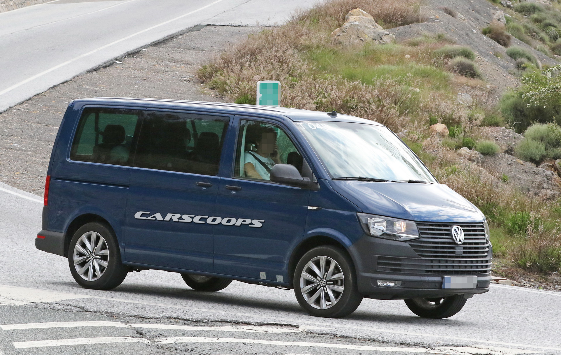 VW-Caravelle-T6-Facelift-5 Is The 2020 VW T7 Caravelle Hiding Under These T6 Test Cars?