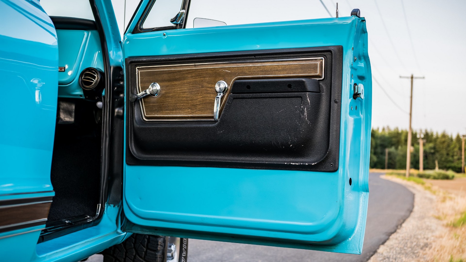 1972-Chevrolet-K5-Blazer-4 Not A Fan Of The 2019 Chevrolet Blazer? This 1972 K5 Might Be Up Your Alley