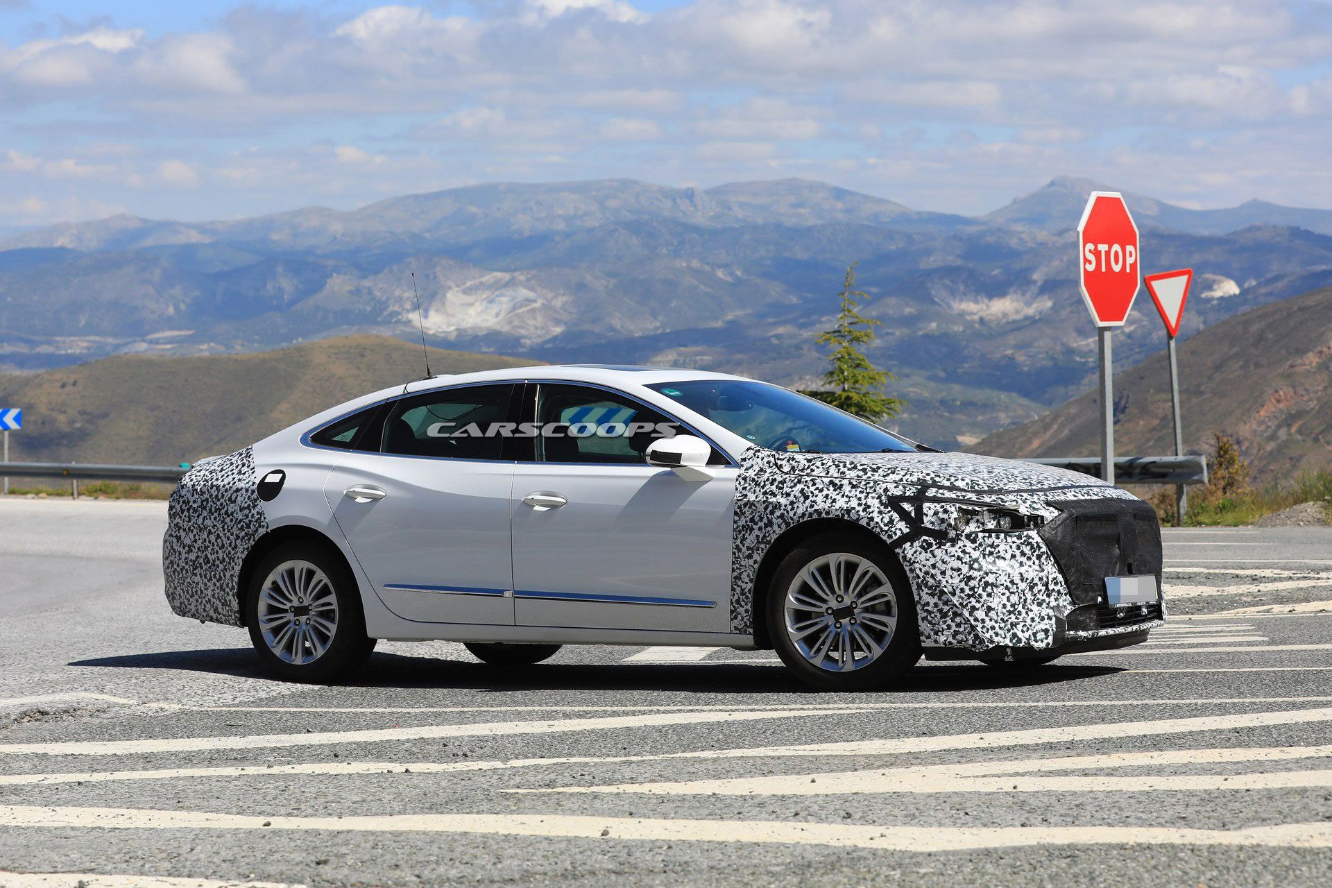 Buick-LaCrosse-Facelift-6 2020 Buick LaCrosse Facelift Spied With Minor Styling Changes
