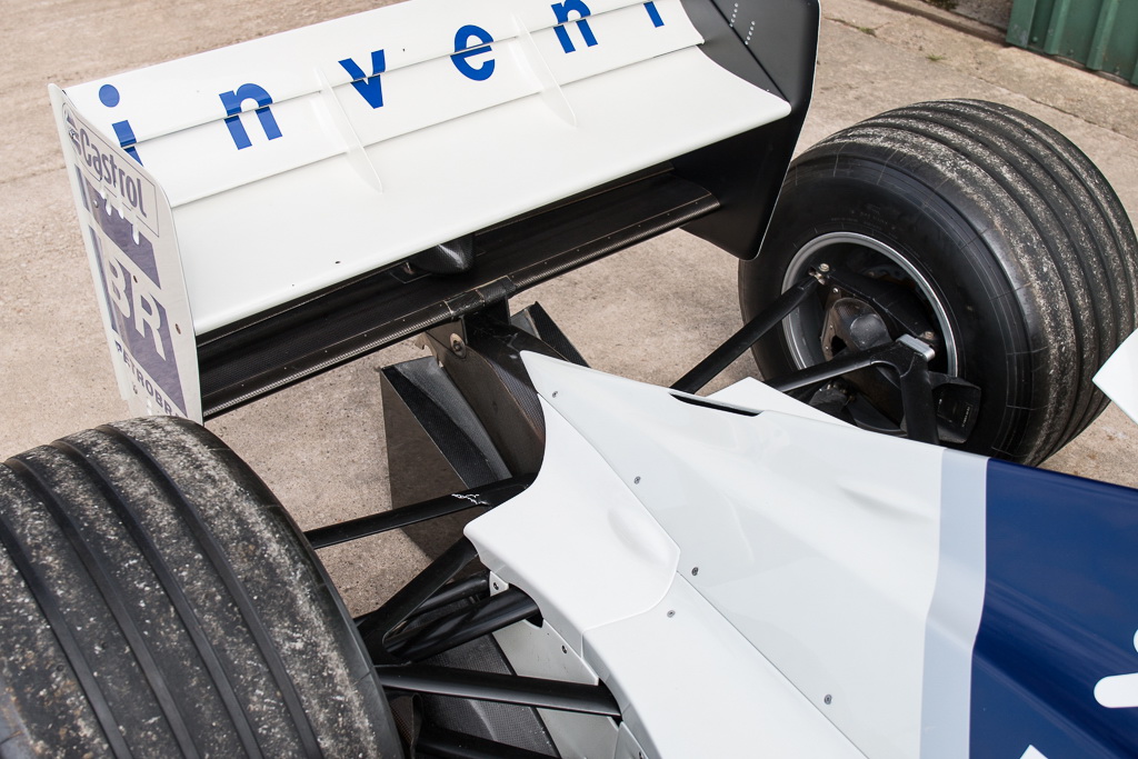 williams-f1-replica-6 Williams’ 2005 F1 Official Replica Is The Perfect Item For Your Man Cave