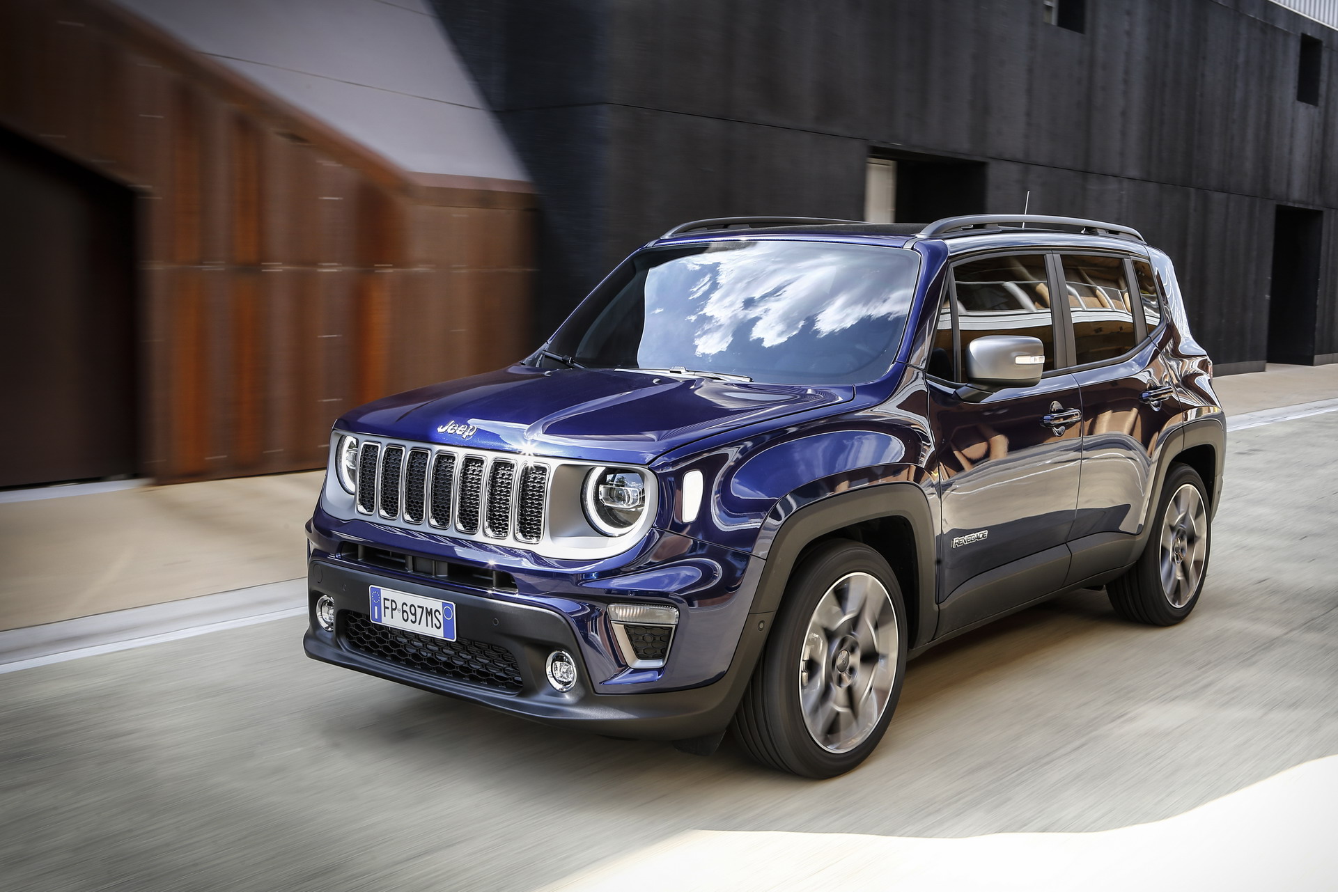 2019 Jeep Renegade Facelift 6 2019 Jeep Renegade Gets Cute Makeover And New Engines: Full Details, Photos & Video