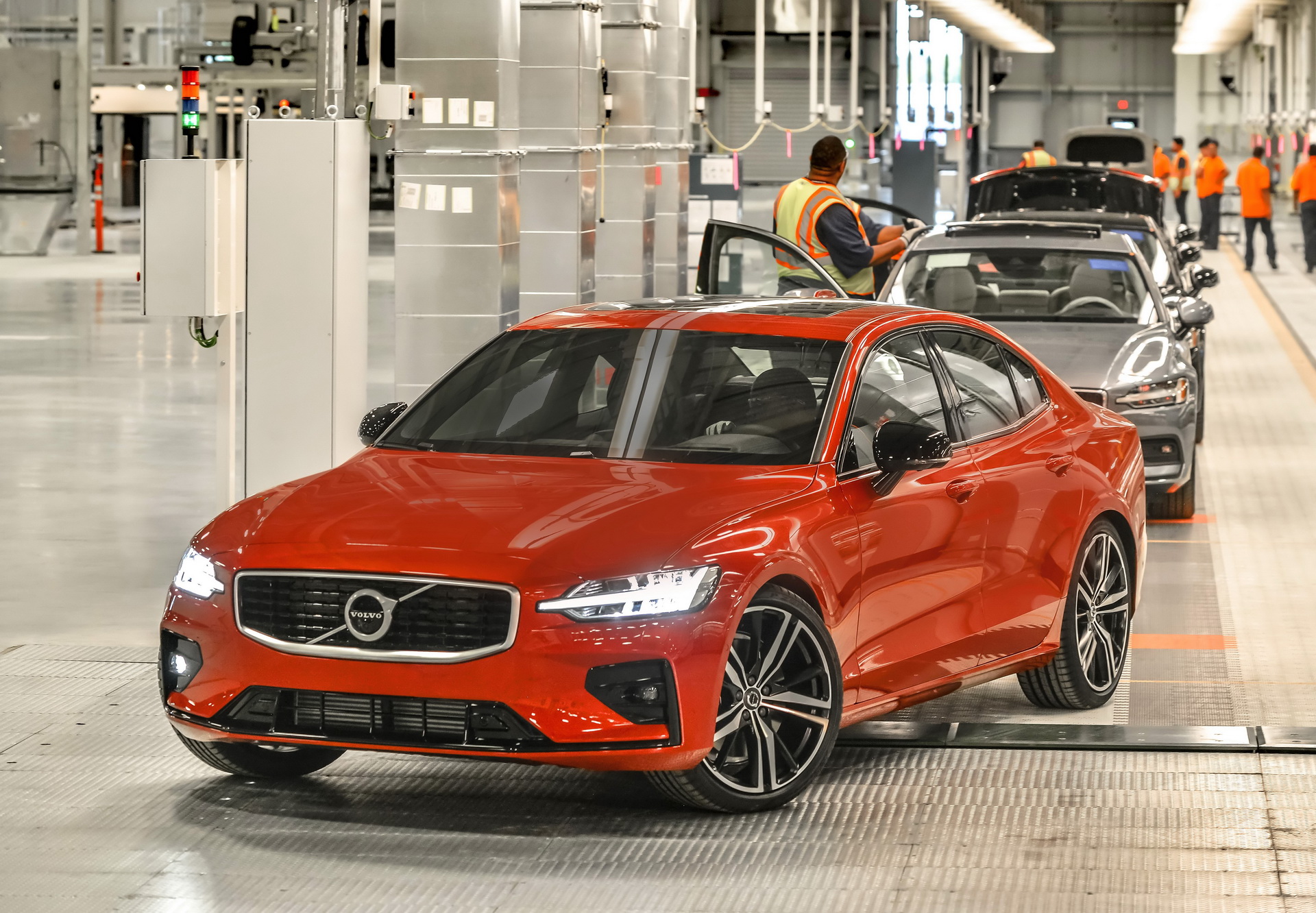 2019-volvo-s60-unveiled-158 New 2019 Volvo S60 Is A Sleek, American Made BMW 3-Series Fighter