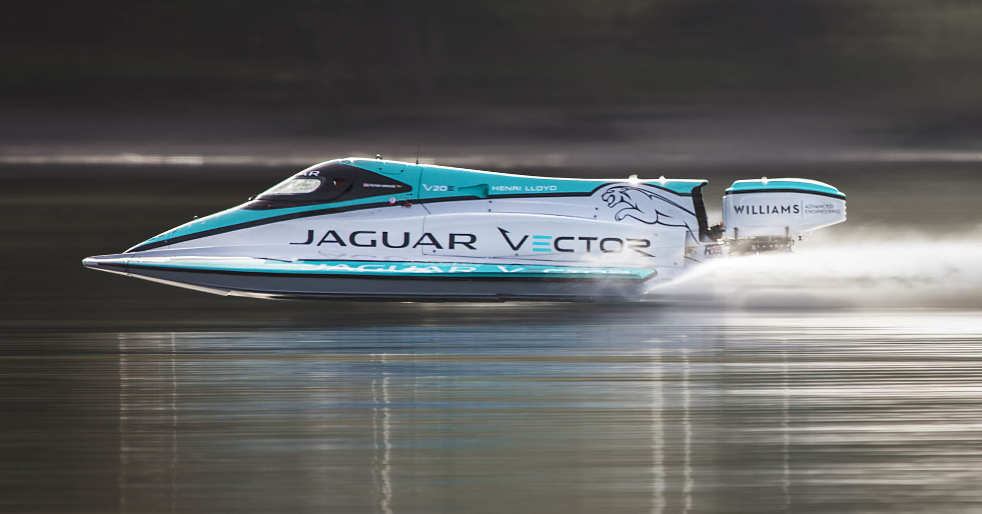 Jaguar Vector Racing 9 copy Jaguar Vector Racing Made The World’s Fastest Electric Motorboat