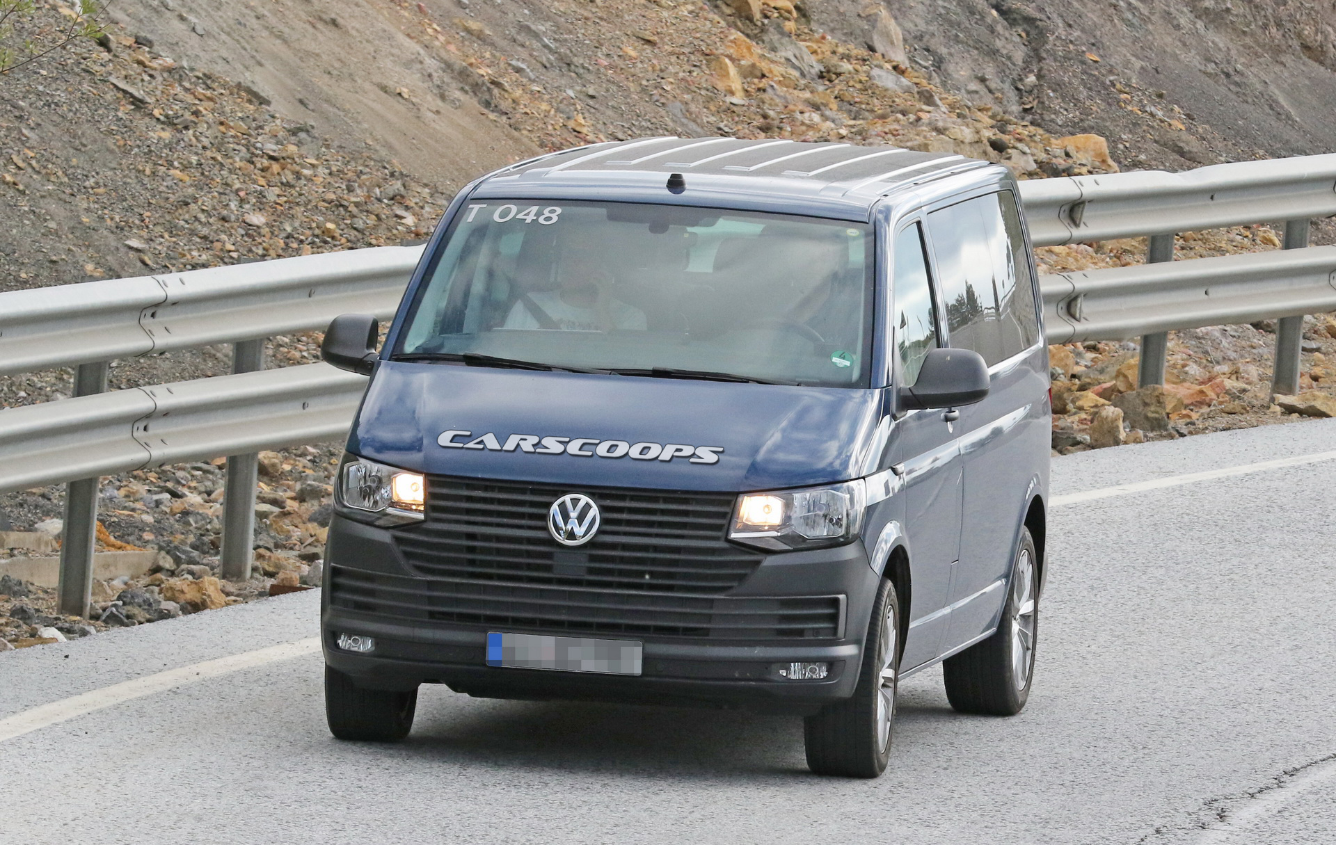 VW-Caravelle-T6-Facelift-1 Is The 2020 VW T7 Caravelle Hiding Under These T6 Test Cars?