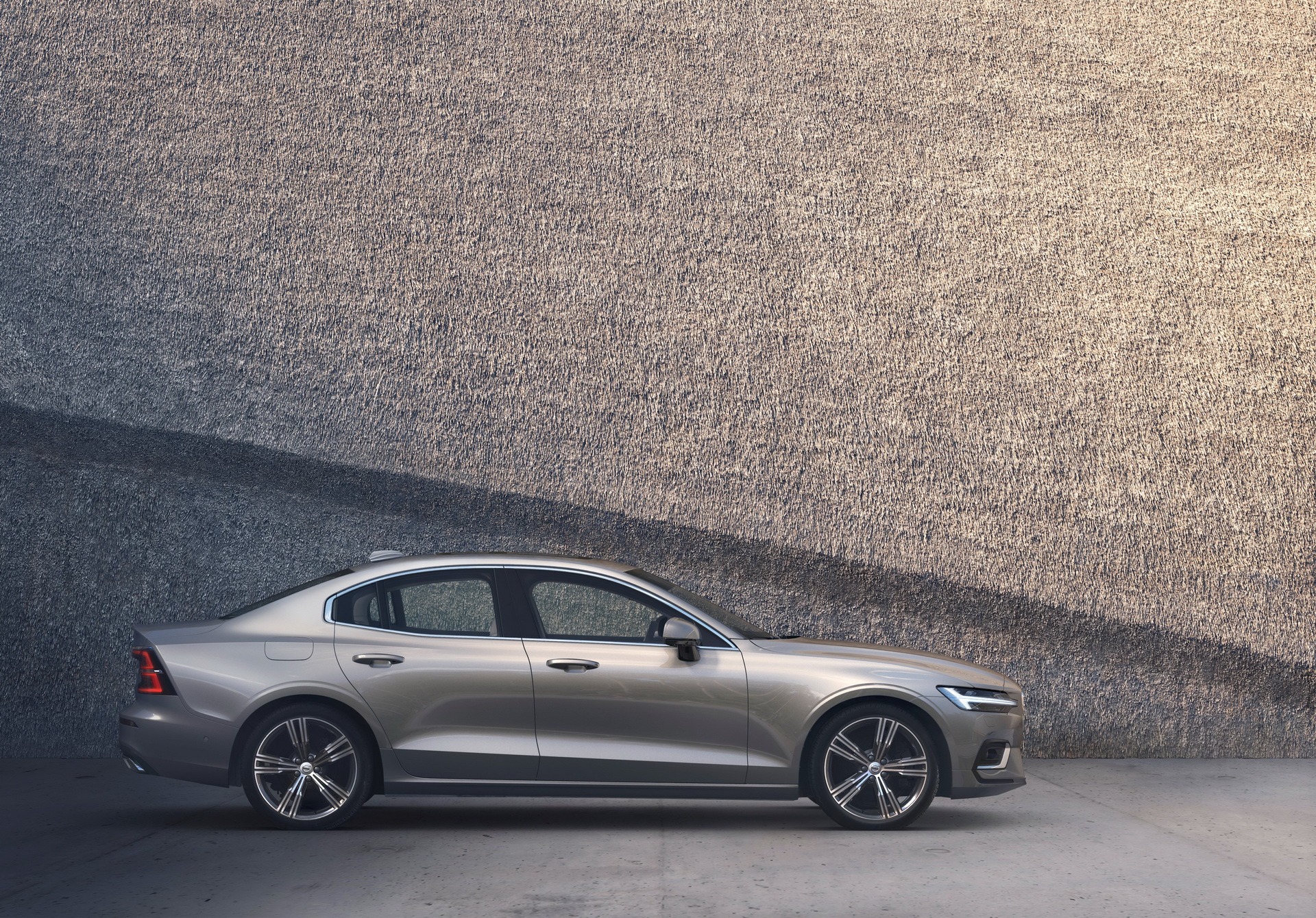 2019-volvo-s60-unveiled-46 New 2019 Volvo S60 Is A Sleek, American Made BMW 3-Series Fighter