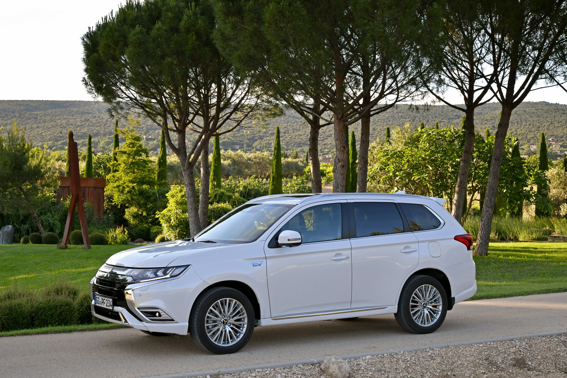 2019-mitsubishi-outlander-phev-5 2019 Mitsubishi Outlander PHEV Has More Power And Range