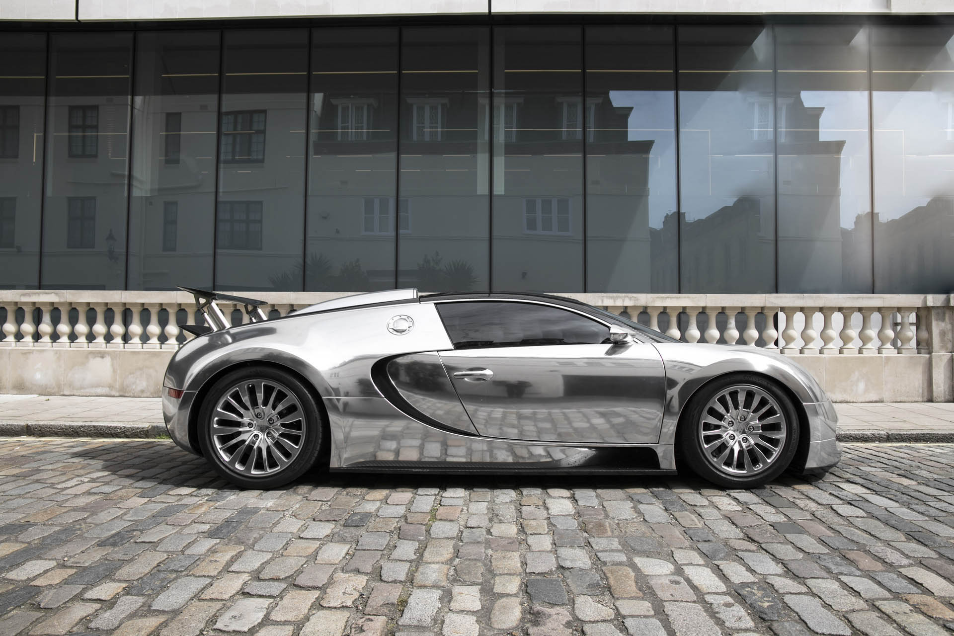 chrome-carbon-2008-bugatti-veyron-04 Chrome And Carbon Bugatti Veyron Would Sure Look Sweet In Your Driveway