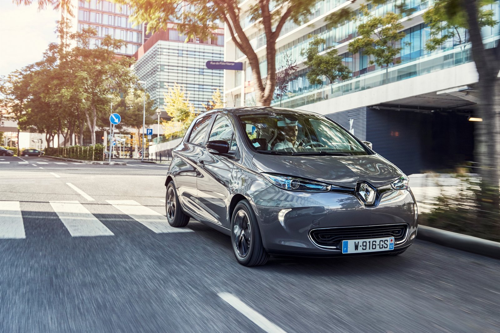 Renault-Electric-Production-Investments-3 Renault Investing Over $1.2 Billion To Build EVs In France