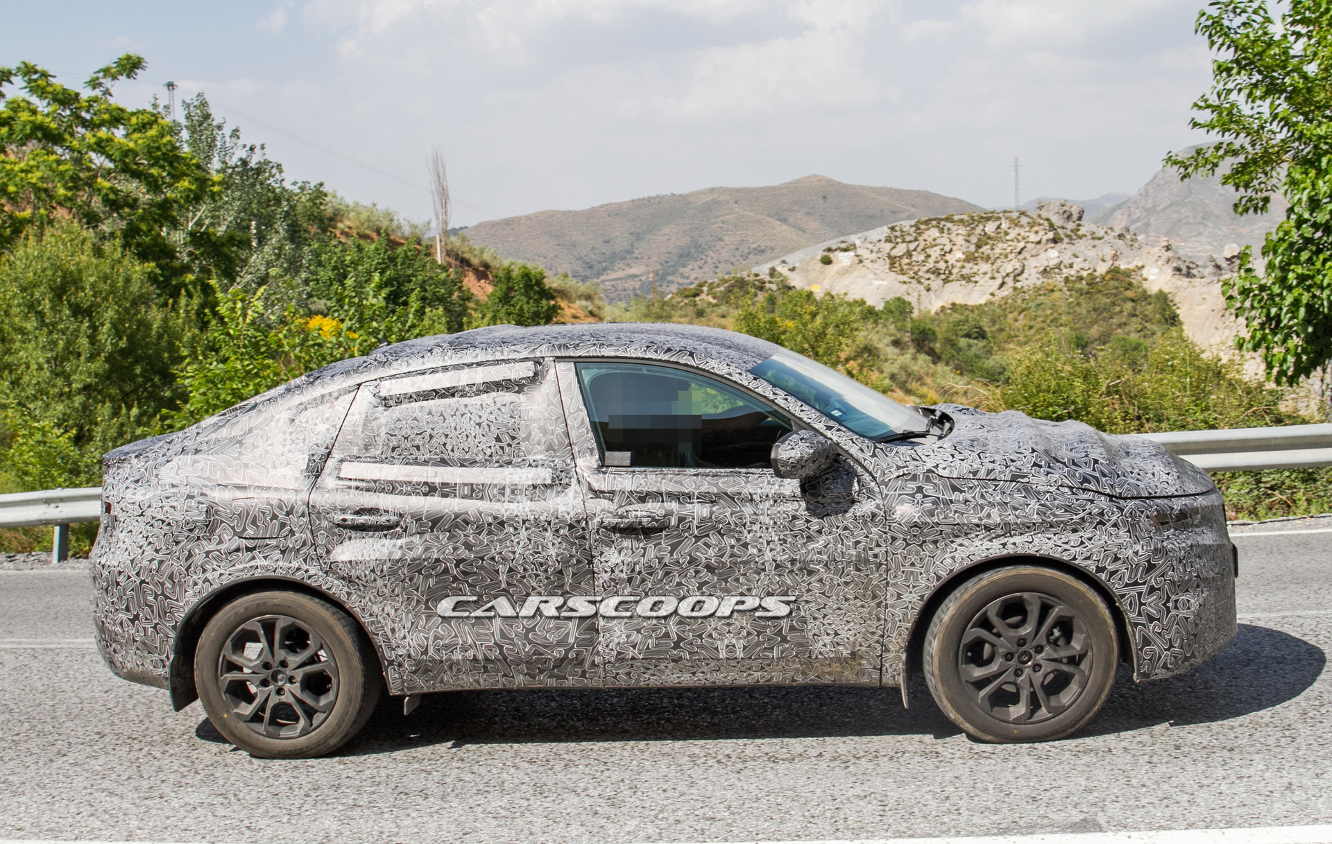 Renault-Captur-Coupe-07 Renault Captur Coupe Spied: Your Budget BMW X6 For The Masses Is On The Way